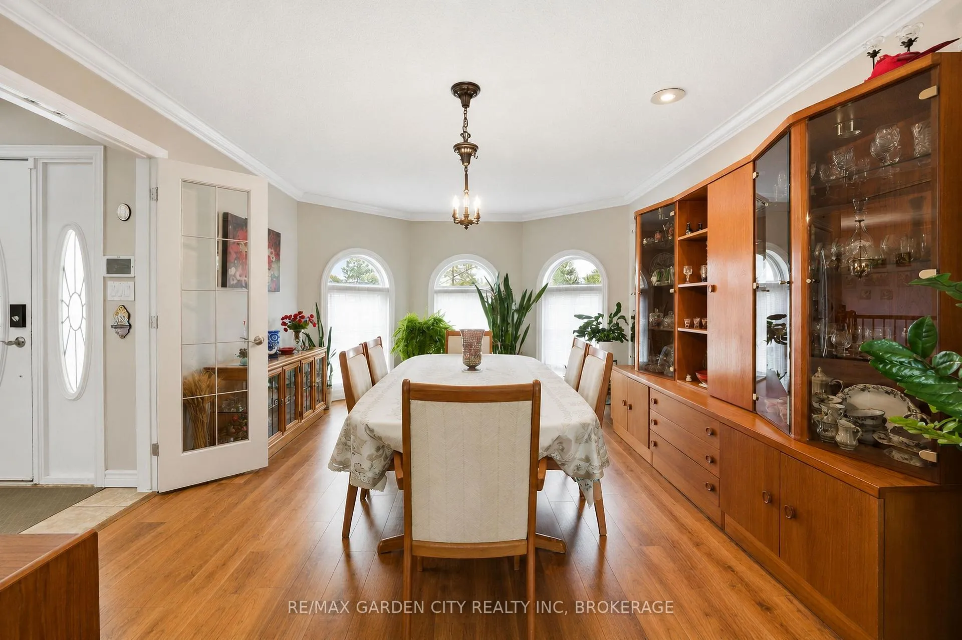 Photo 8 of 13 Third Avenue, St. Catharines, Grapeview — HOMEH