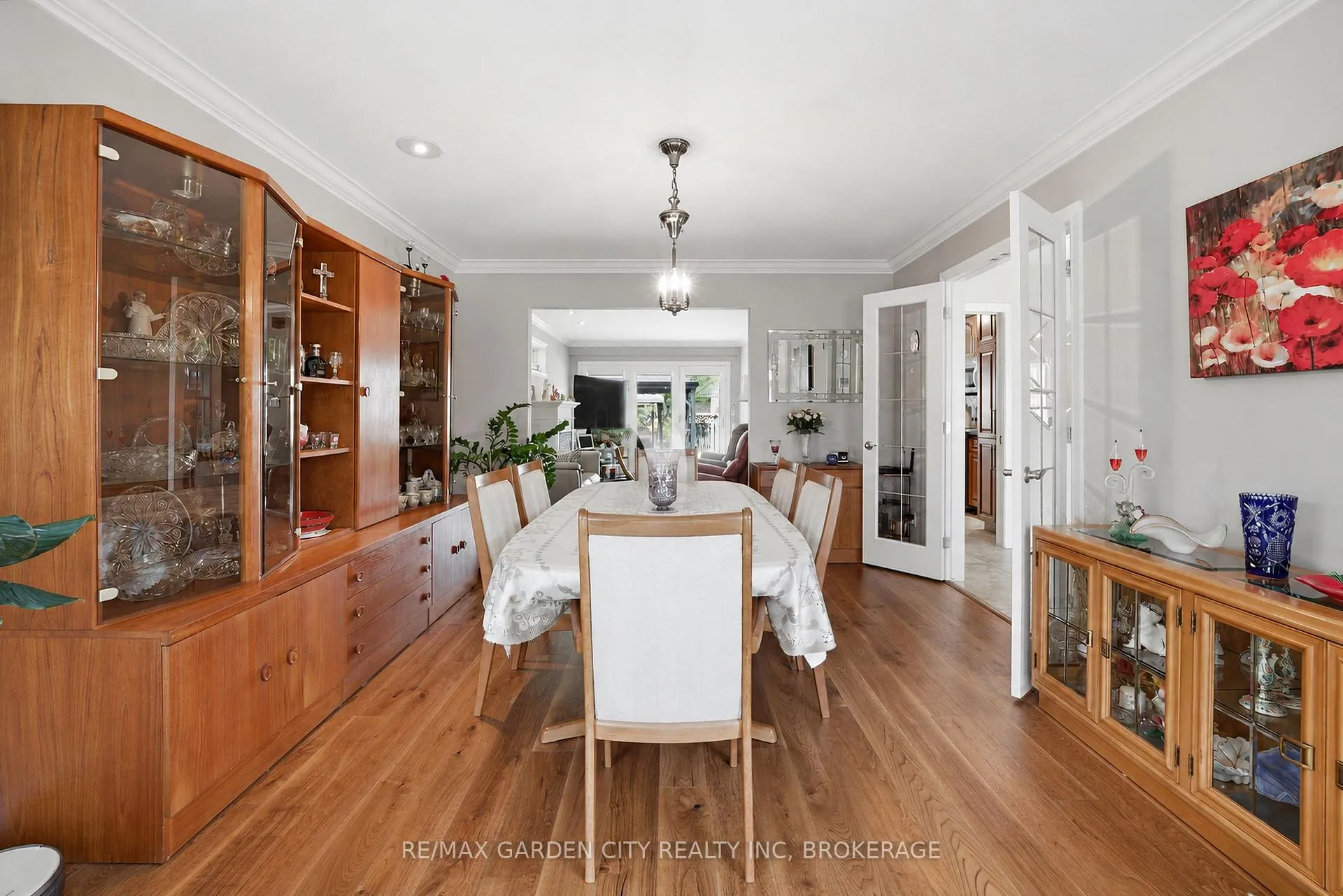 Photo 9 of 13 Third Avenue, St. Catharines, Grapeview — HOMEH