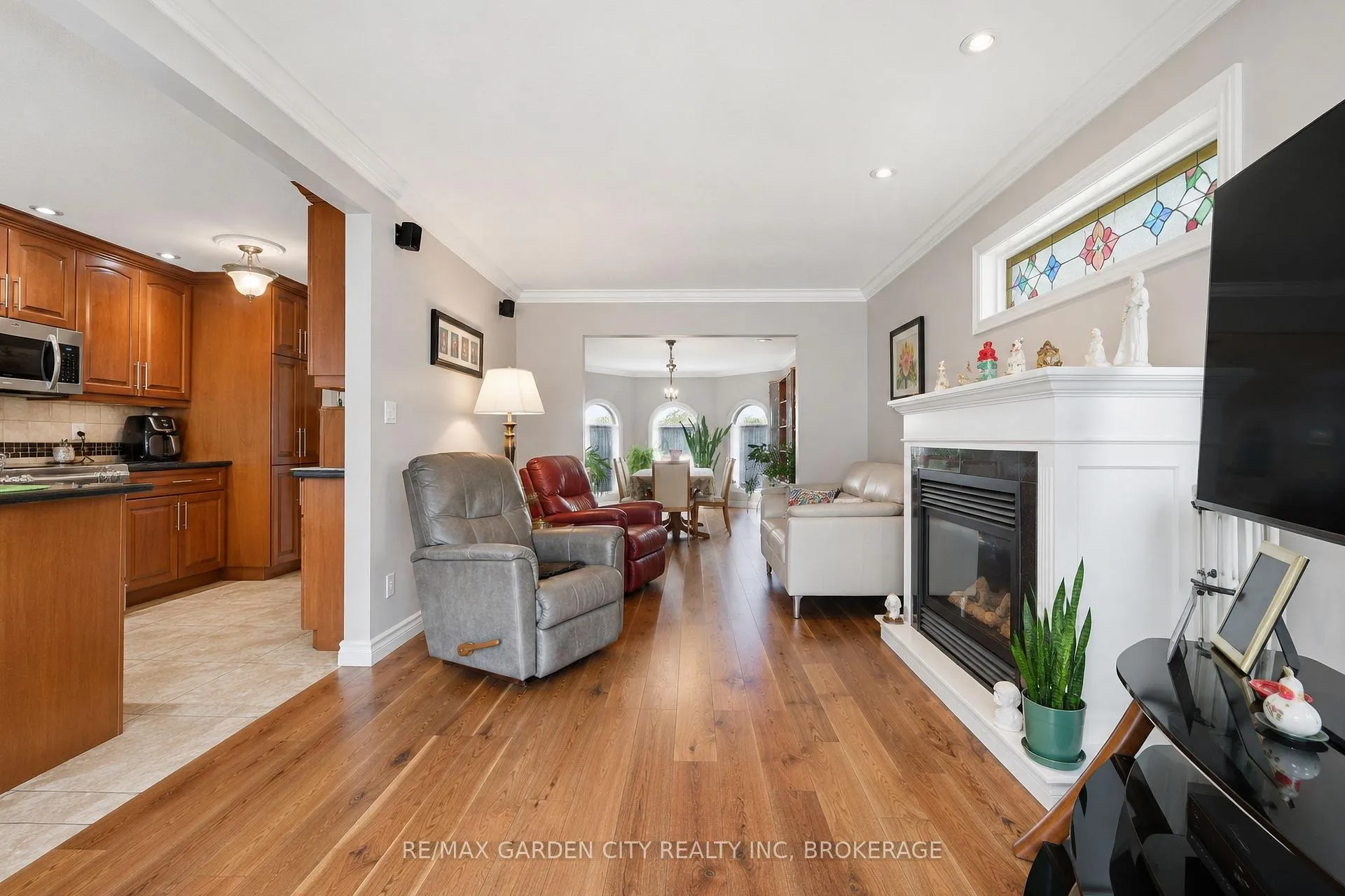 Photo 11 of 13 Third Avenue, St. Catharines, Grapeview — HOMEH