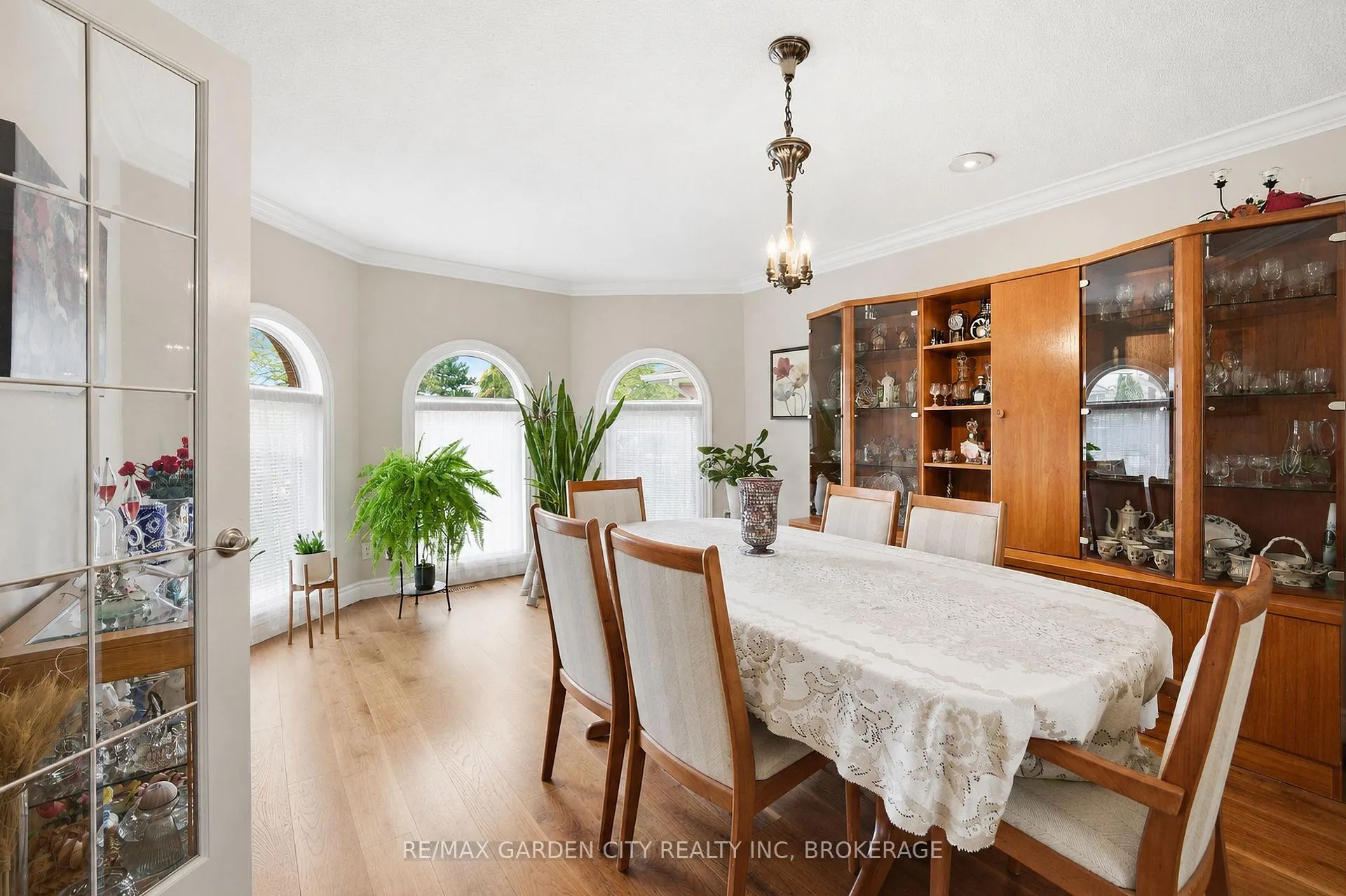 Photo 14 of 13 Third Avenue, St. Catharines, Grapeview — HOMEH