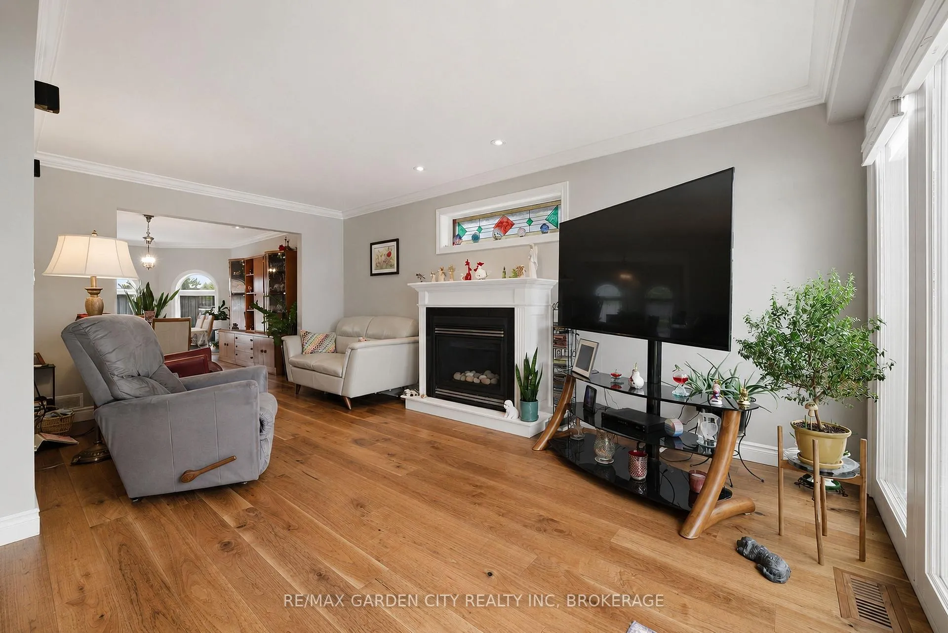 Photo 18 of 13 Third Avenue, St. Catharines, Grapeview — HOMEH