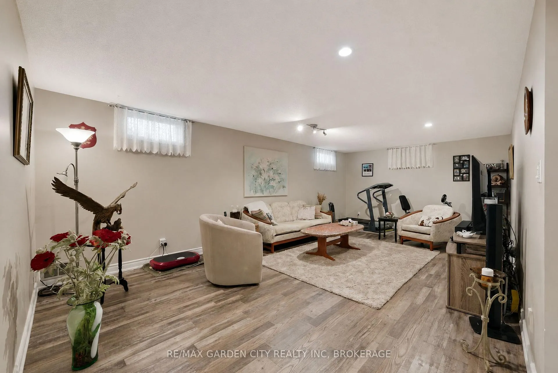 Photo 29 of 13 Third Avenue, St. Catharines, Grapeview — HOMEH