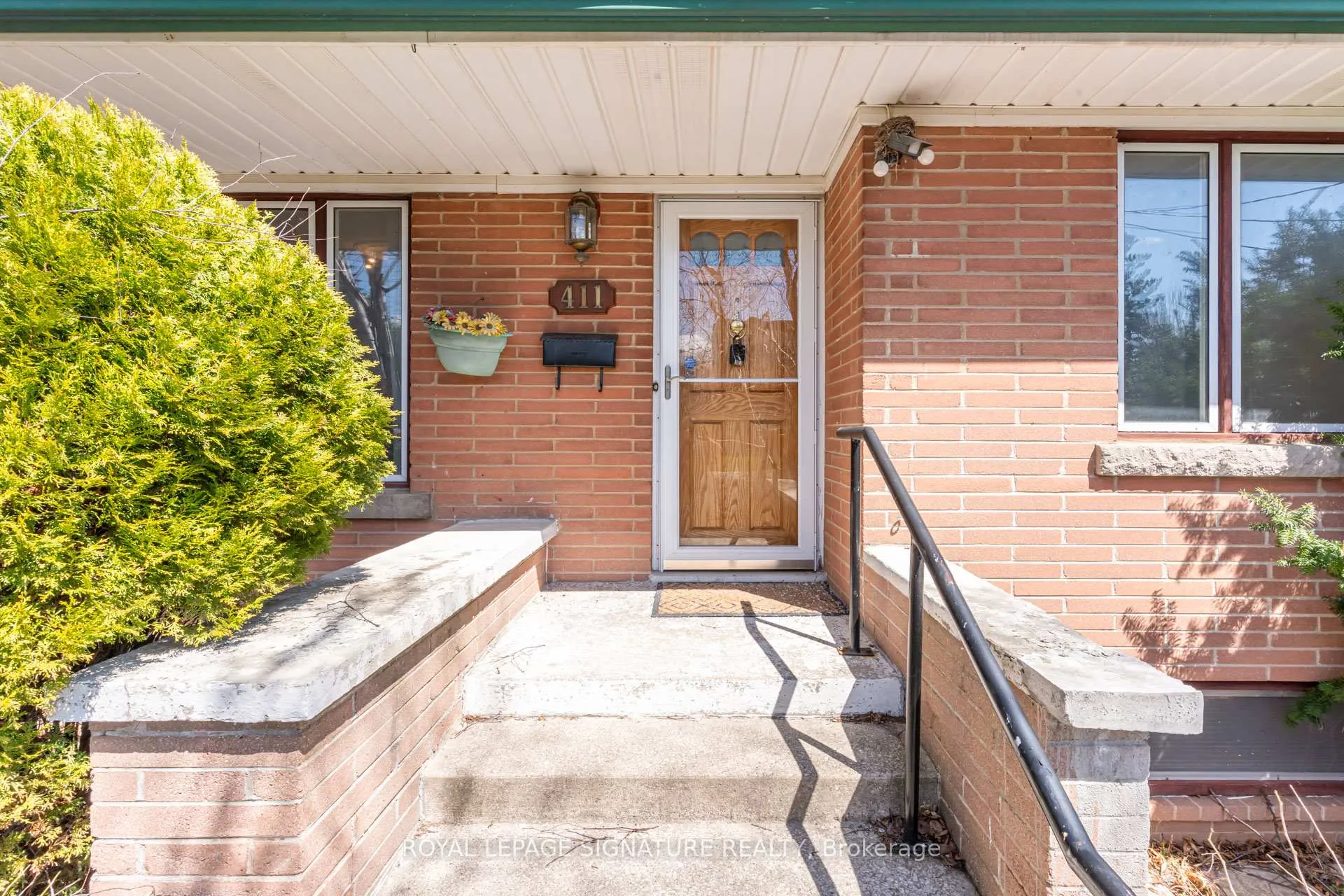 Photo 2 of 411 Maplehurst Avenue, Oakville, West — HOMEH