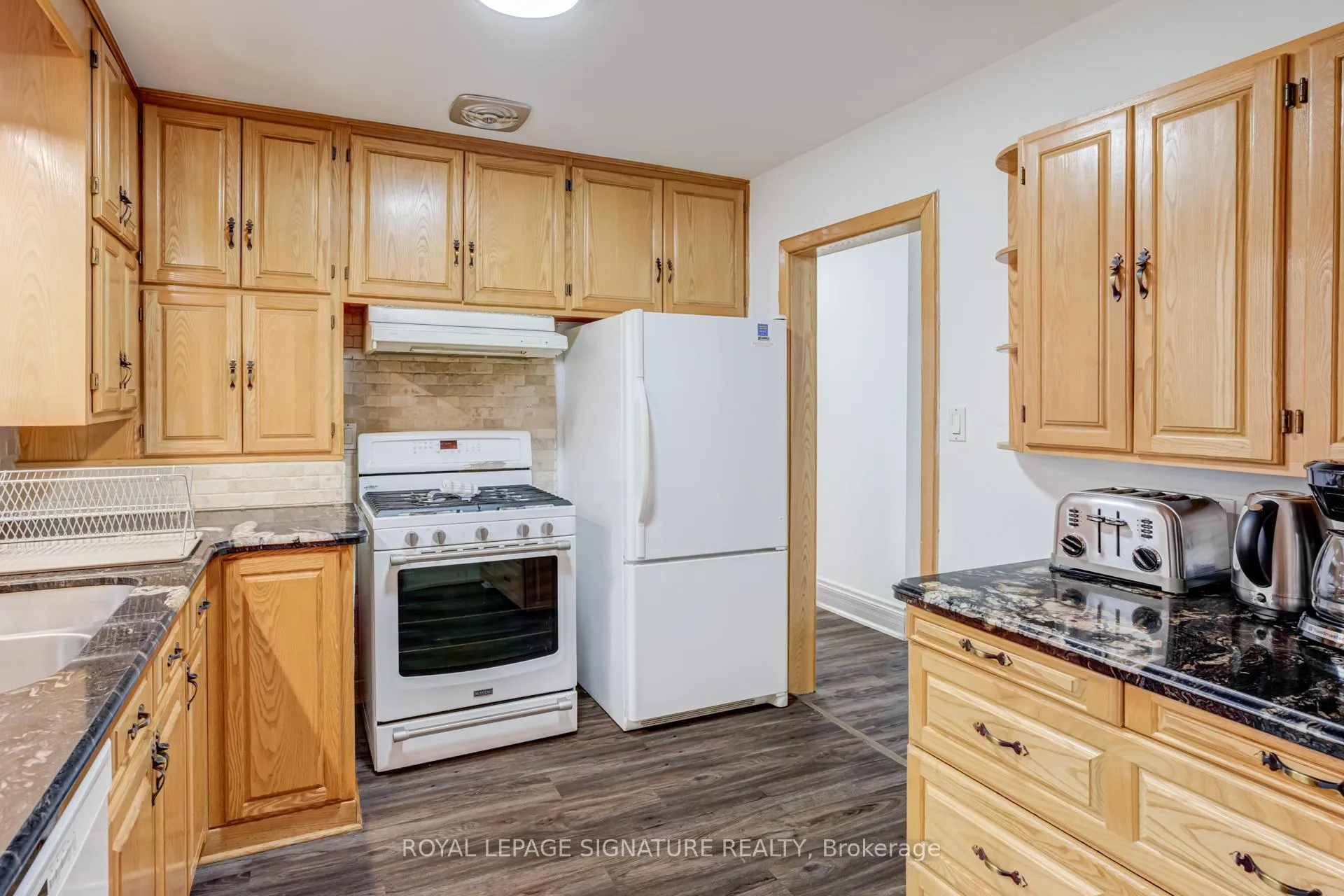 Photo 10 of 411 Maplehurst Avenue, Oakville, West — HOMEH