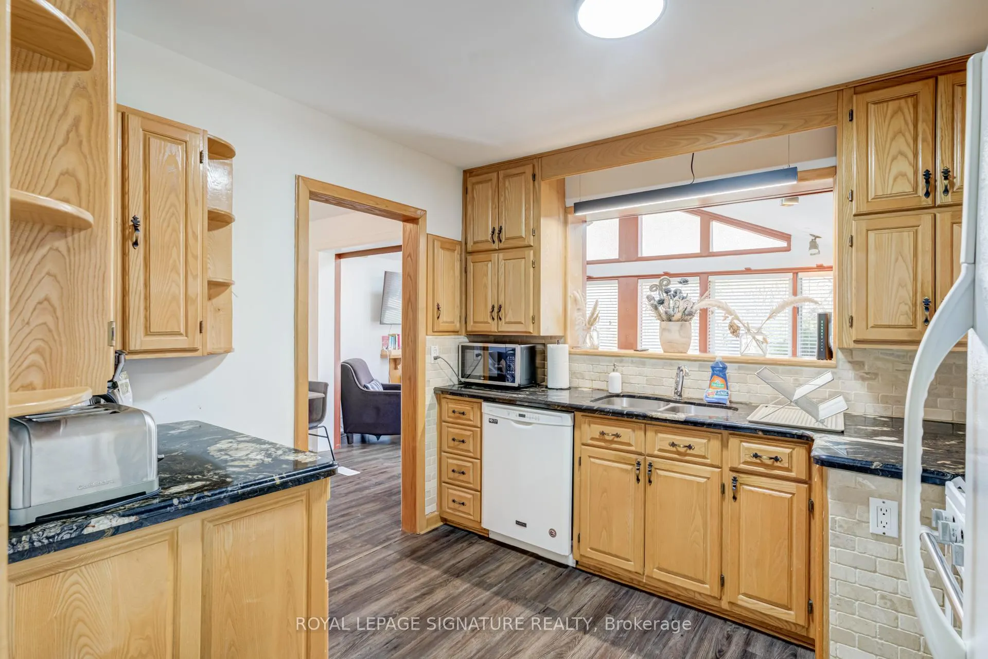 Photo 11 of 411 Maplehurst Avenue, Oakville, West — HOMEH