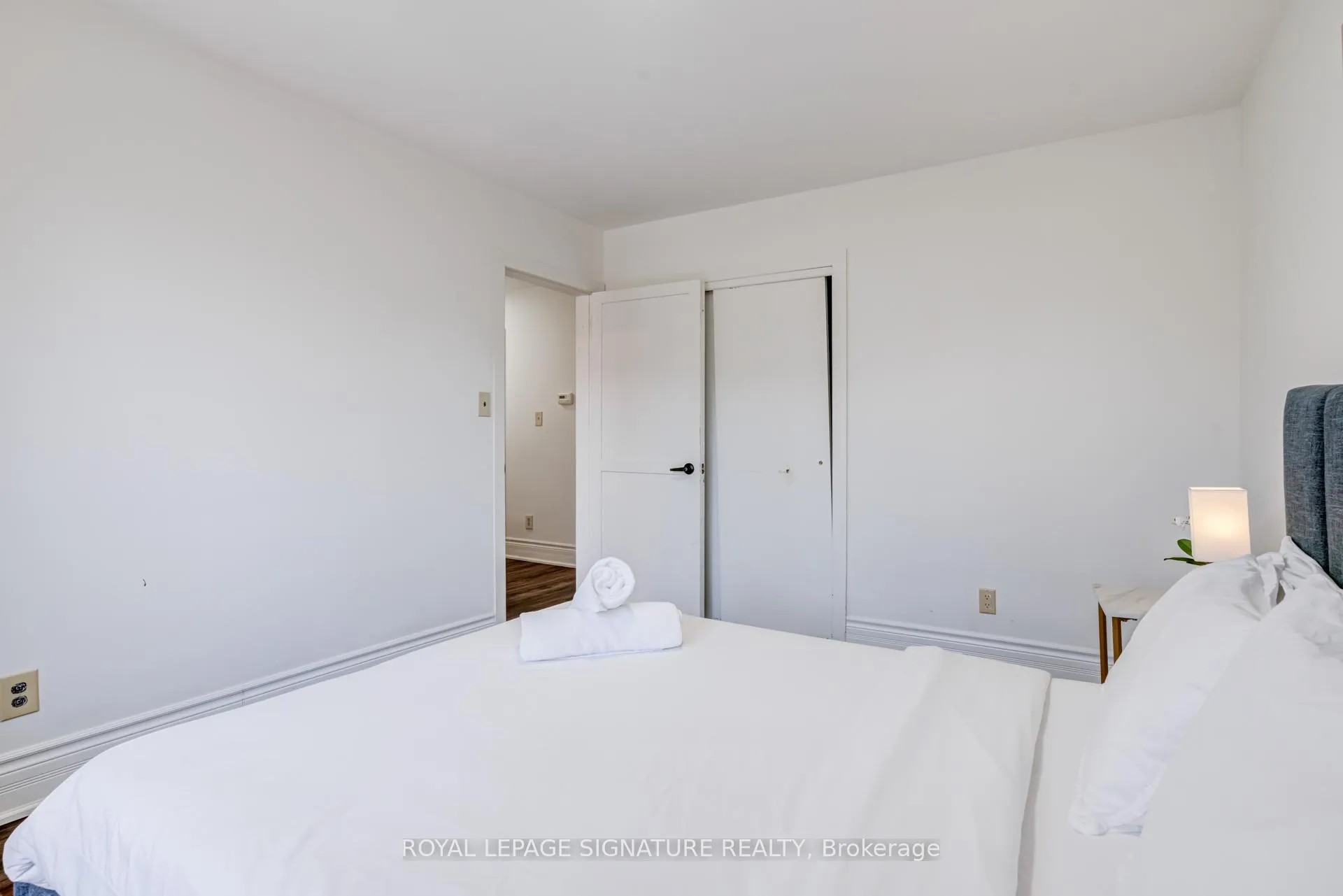 Photo 16 of 411 Maplehurst Avenue, Oakville, West — HOMEH