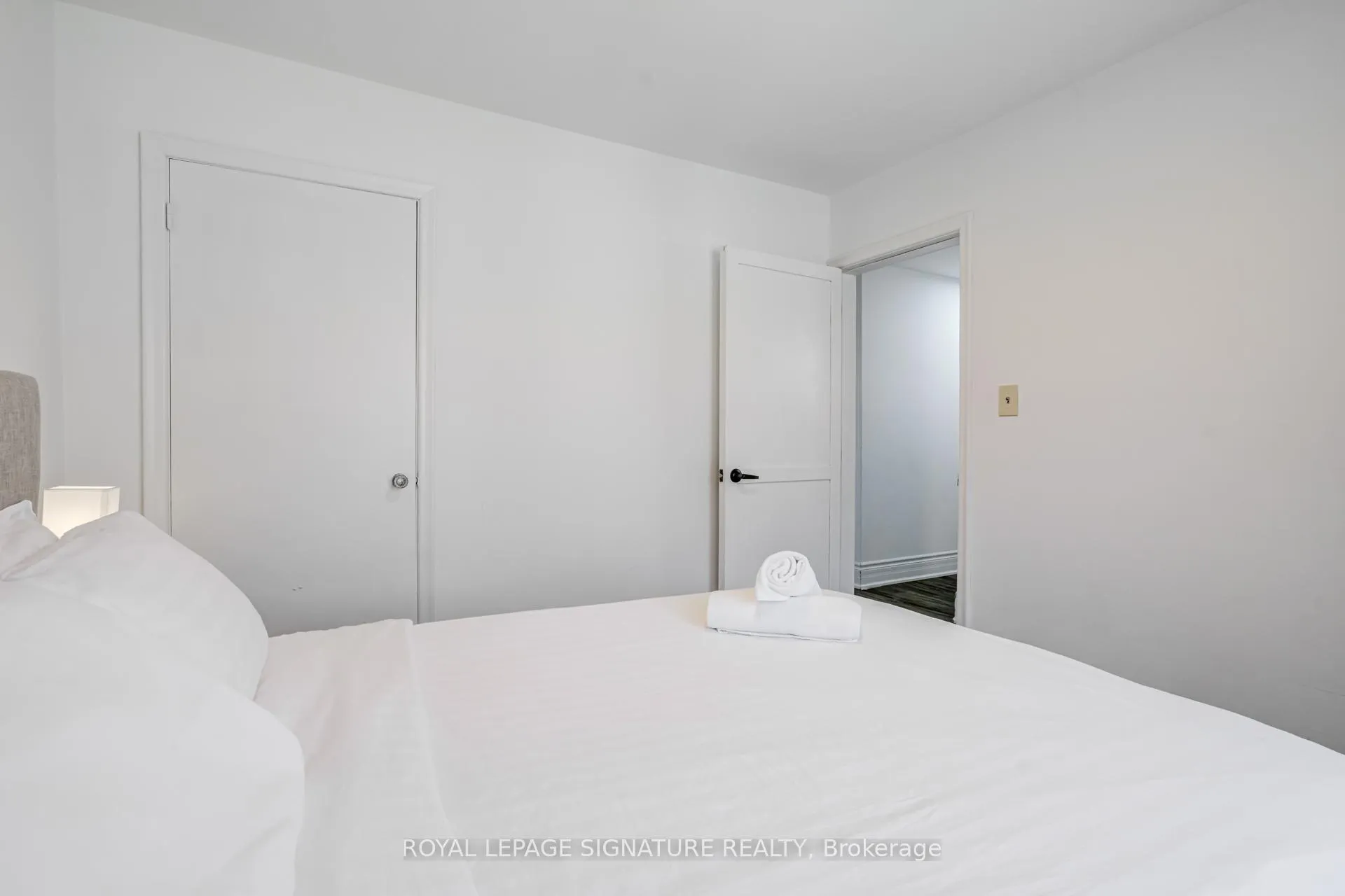 Photo 17 of 411 Maplehurst Avenue, Oakville, West — HOMEH