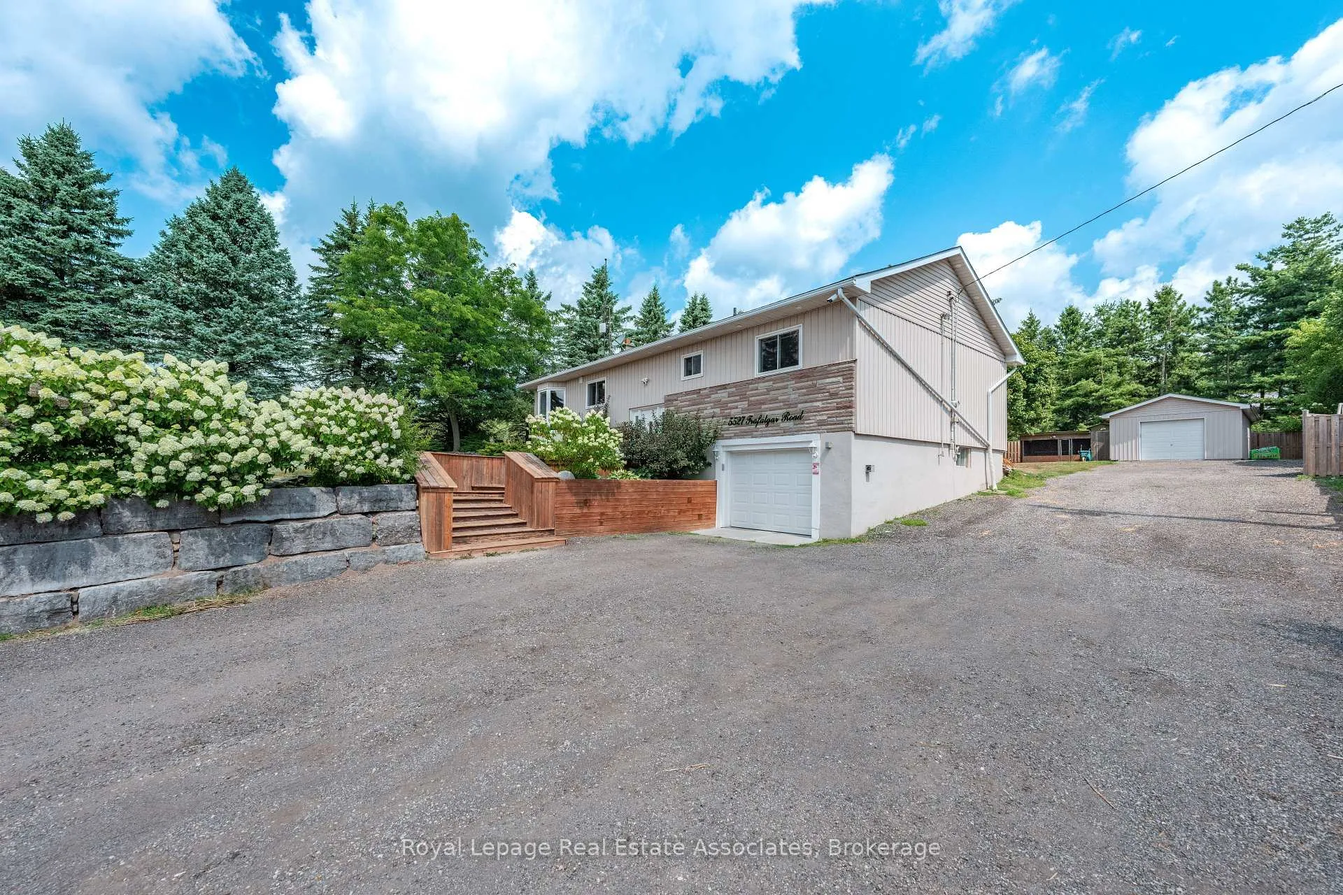 Photo 3 of 5527 Trafalgar Road, Erin, Rural Erin — HOMEH