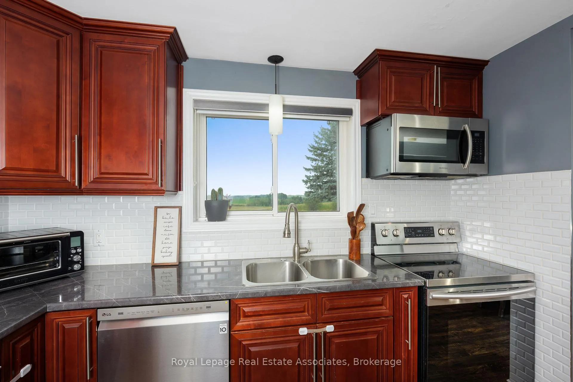 Photo 7 of 5527 Trafalgar Road, Erin, Rural Erin — HOMEH