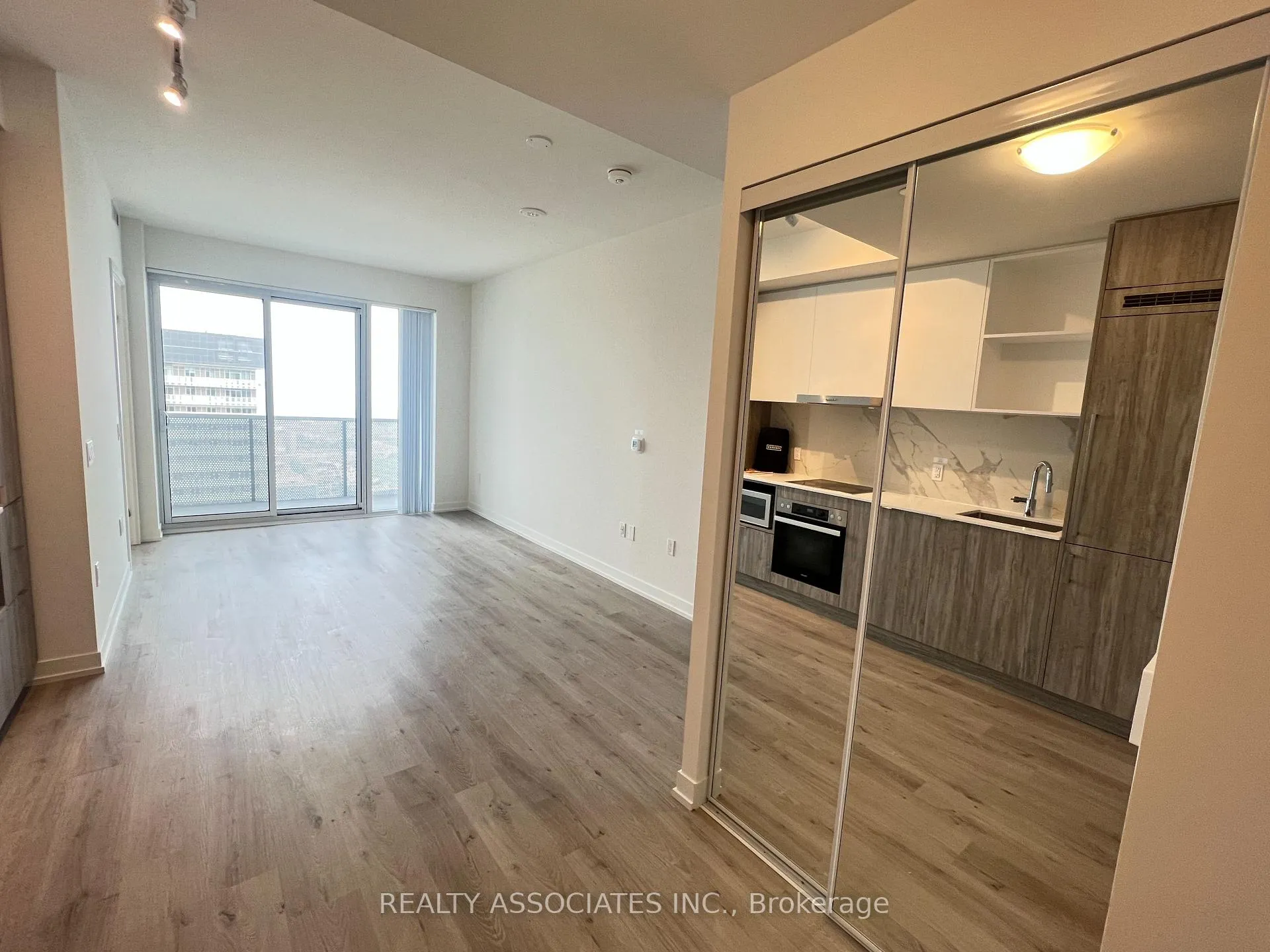 Photo 9 of Unit 5305, 138 Downes Street, Seguin, Waterfront Communities — HOMEH