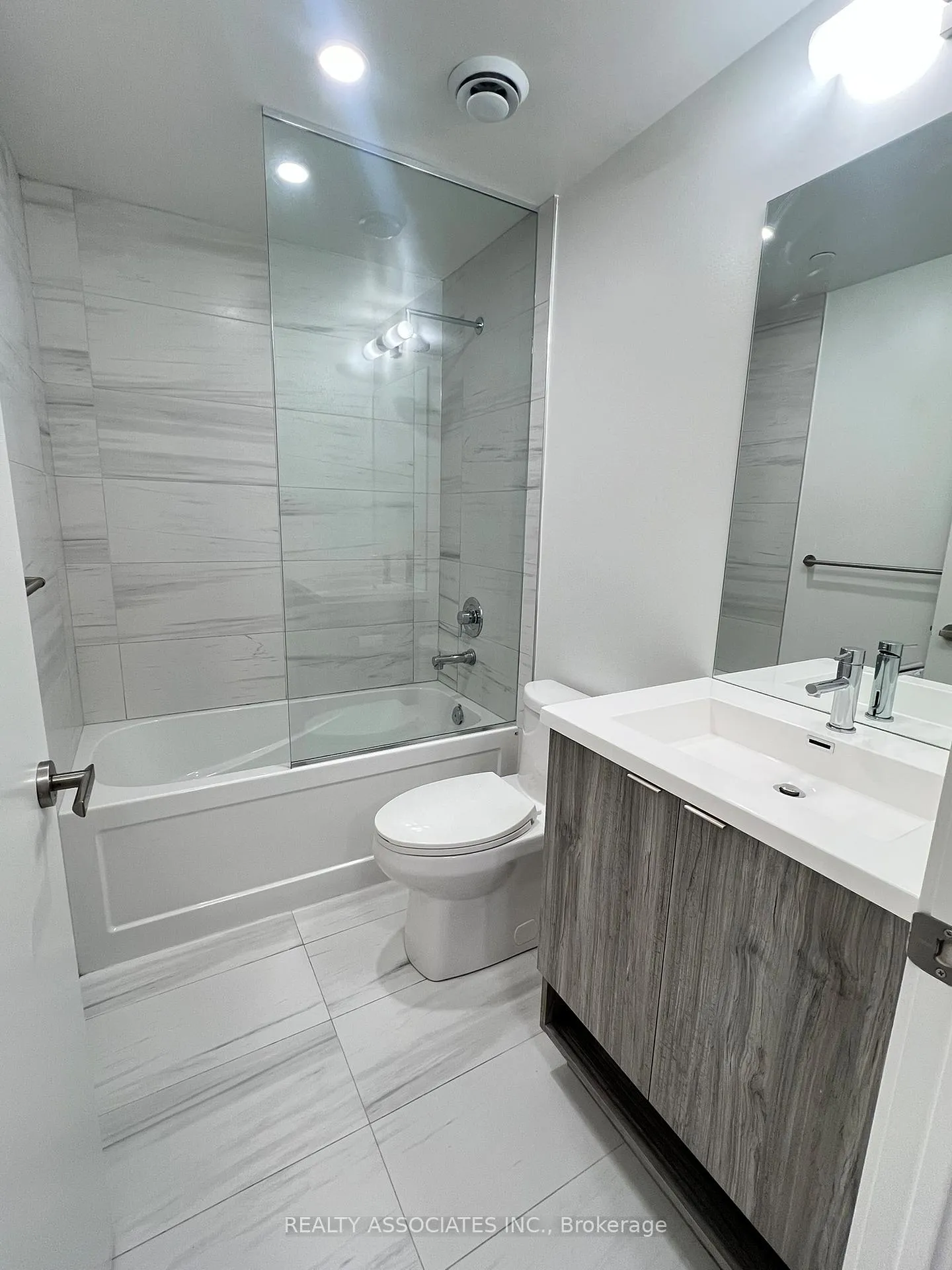 Photo 12 of Unit 5305, 138 Downes Street, Seguin, Waterfront Communities — HOMEH