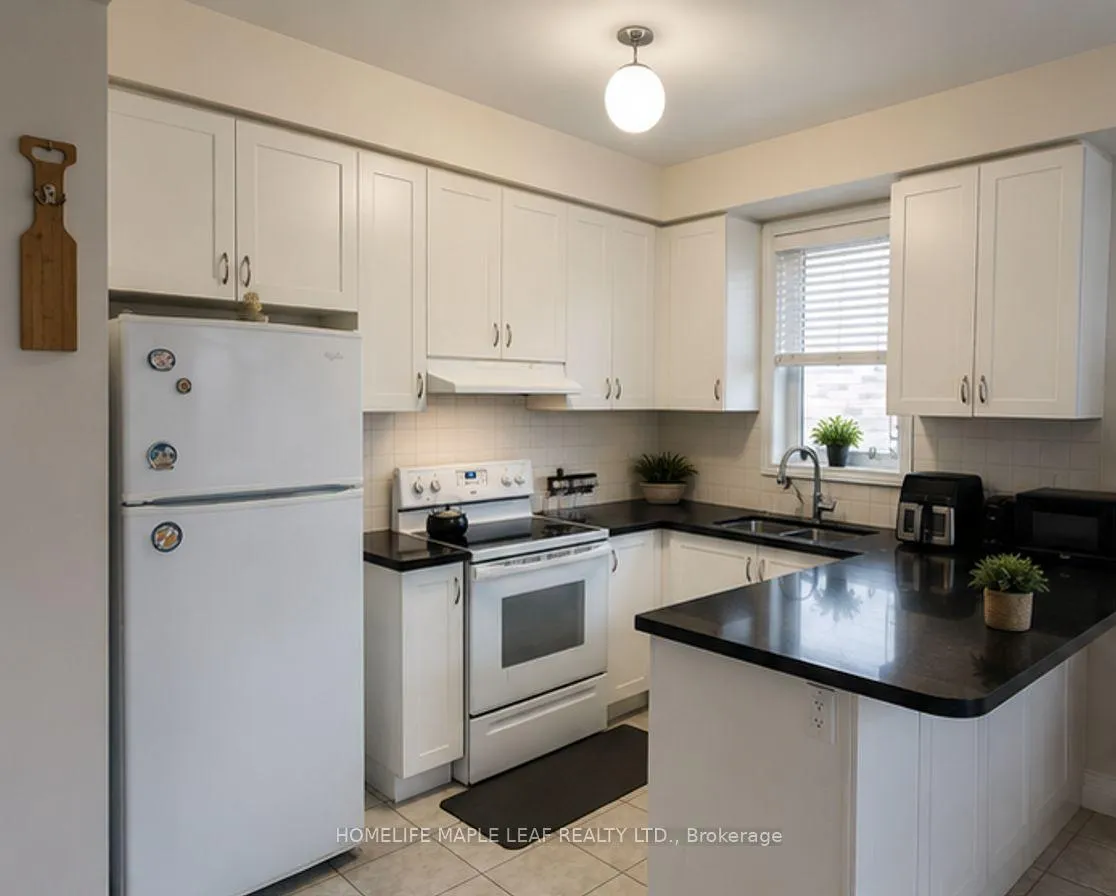 Photo 10 of 19 Vanwood Crescent, Brampton, Vales of Castlemore — HOMEH