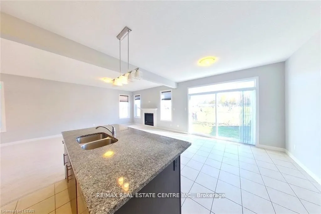 Photo 8 of 1560 Finley Crescent, London, North I — HOMEH