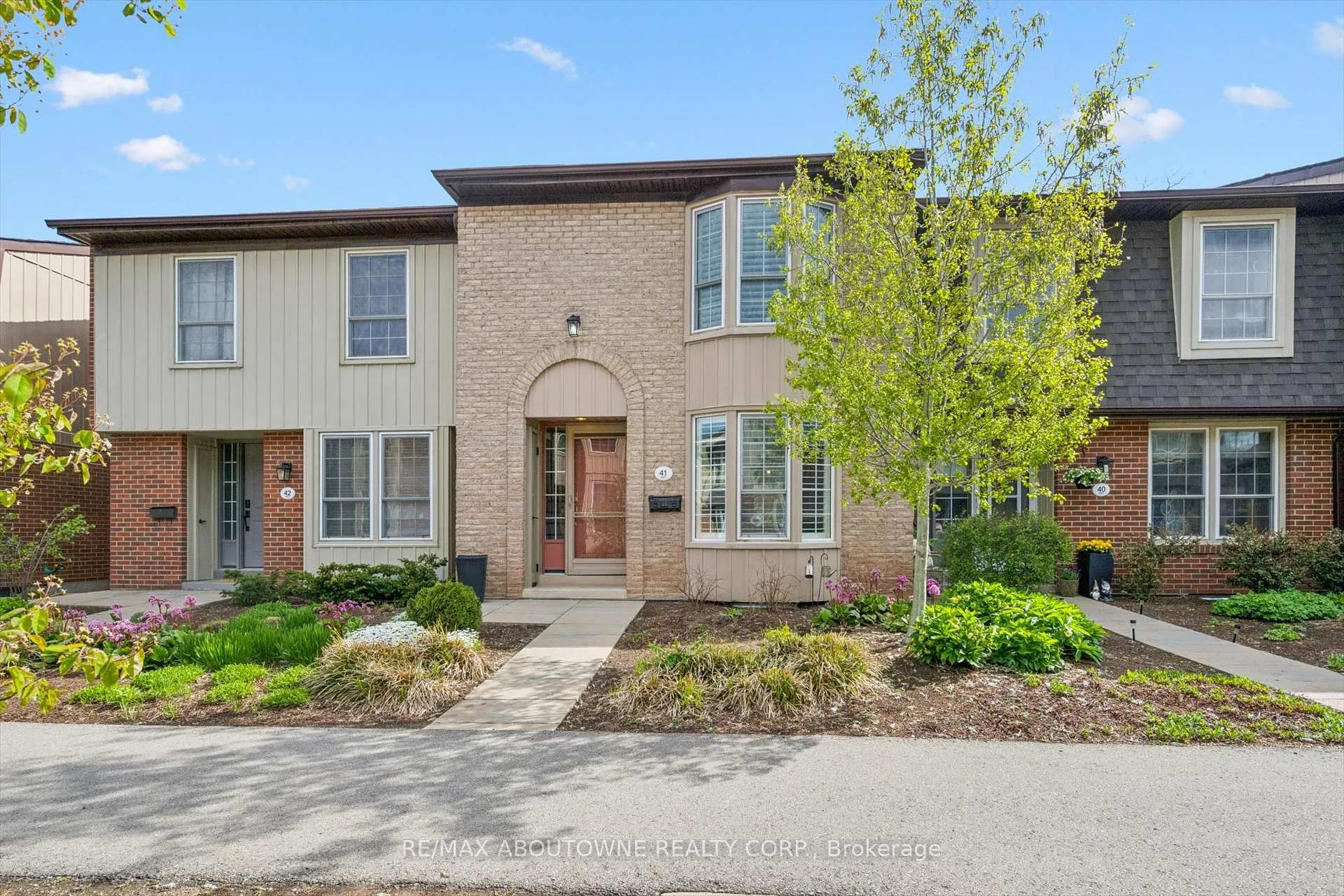 Photo 2 of Unit 41, 3041 Glencrest Road, Burlington, Roseland — HOMEH