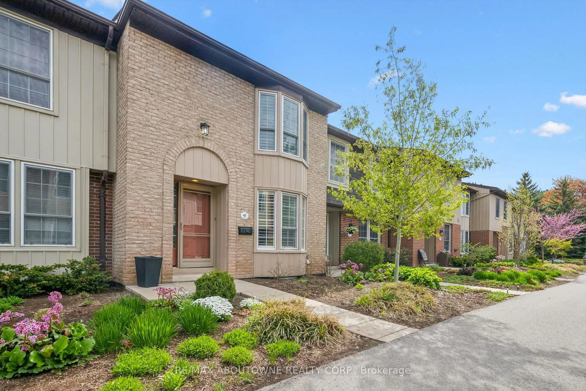 Photo 3 of Unit 41, 3041 Glencrest Road, Burlington, Roseland — HOMEH