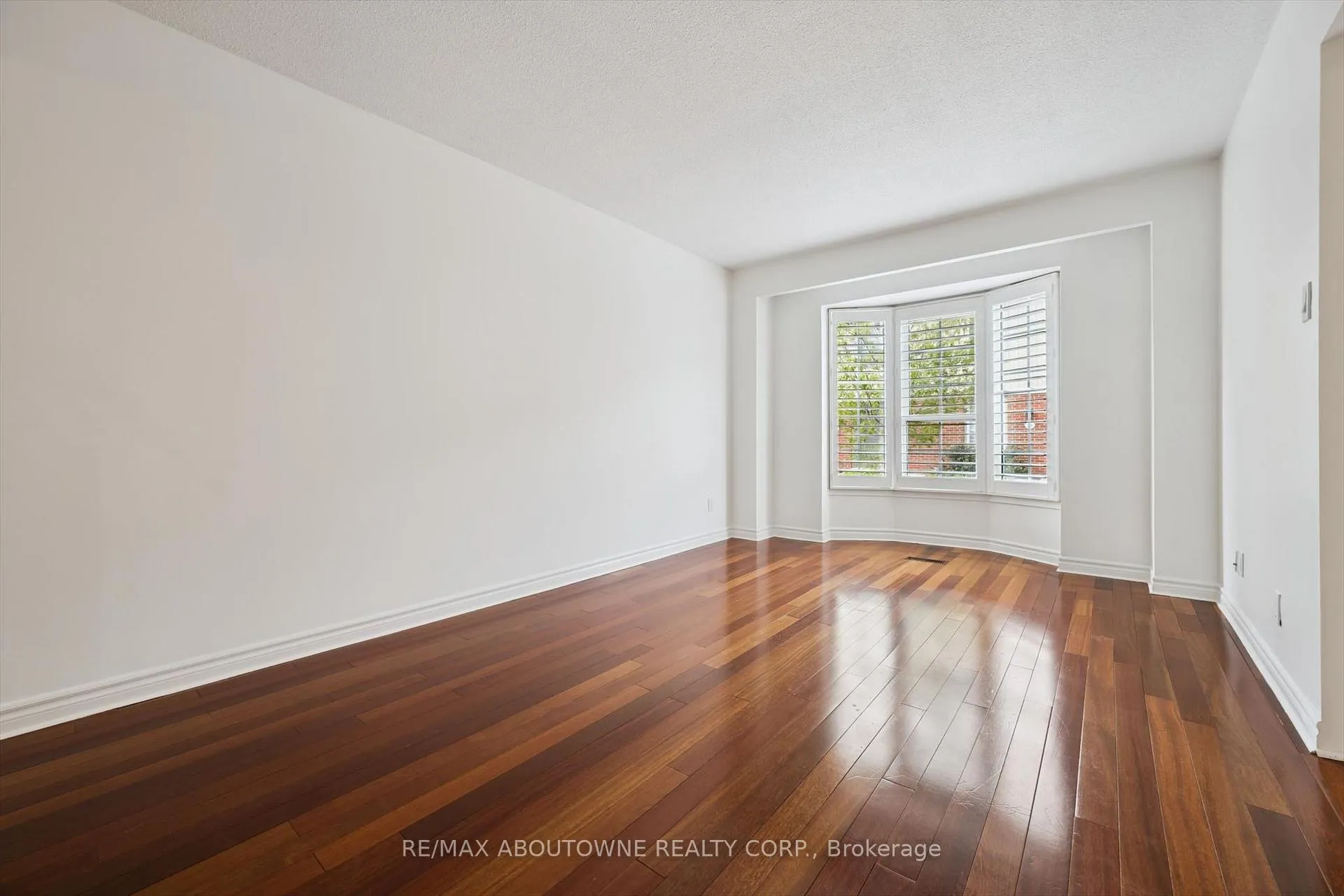 Photo 6 of Unit 41, 3041 Glencrest Road, Burlington, Roseland — HOMEH
