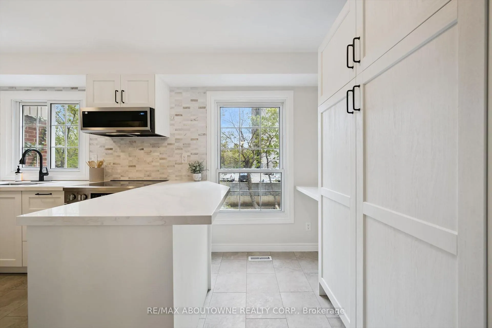 Photo 11 of Unit 41, 3041 Glencrest Road, Burlington, Roseland — HOMEH