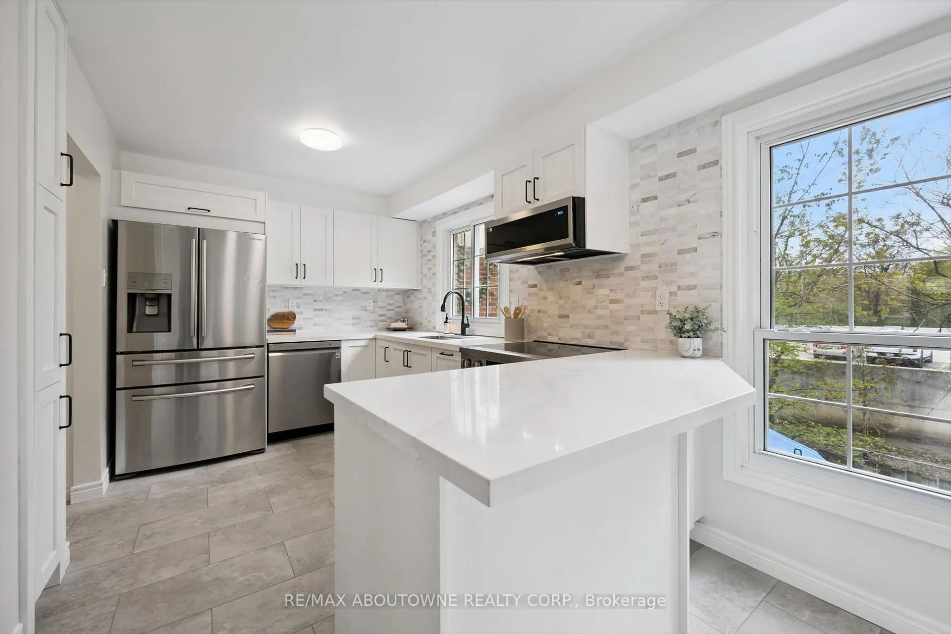 Photo 12 of Unit 41, 3041 Glencrest Road, Burlington, Roseland — HOMEH
