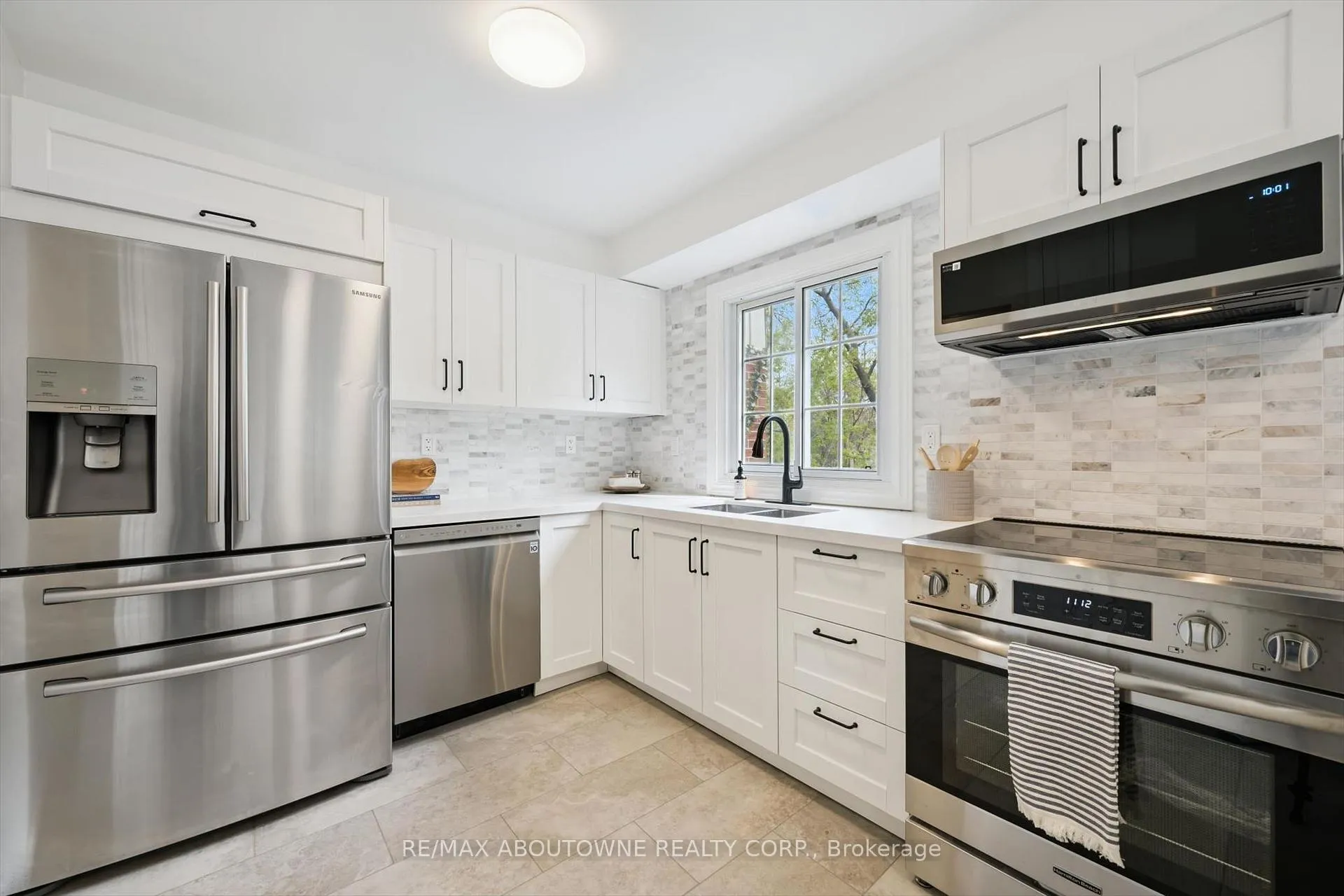 Photo 13 of Unit 41, 3041 Glencrest Road, Burlington, Roseland — HOMEH