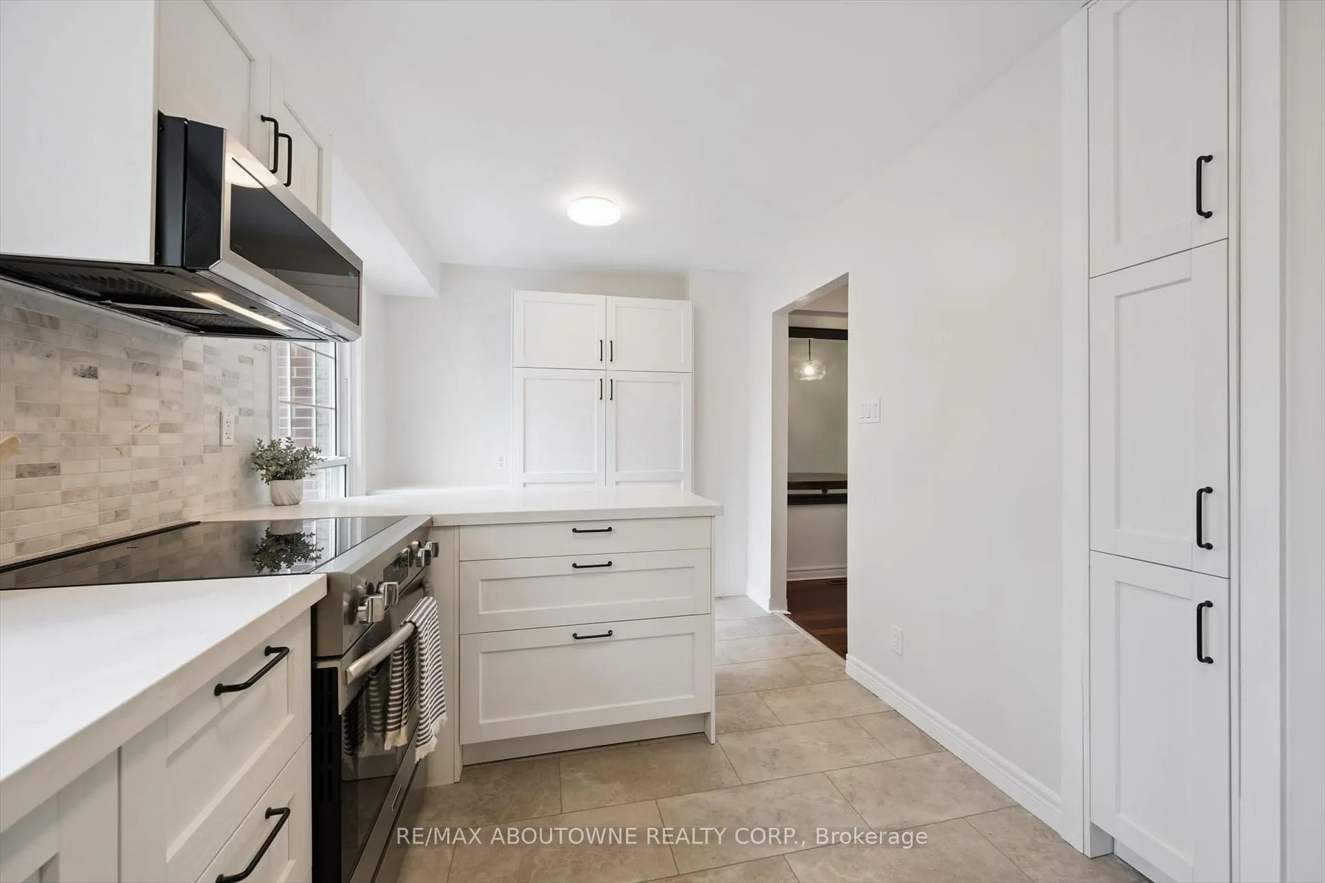Photo 14 of Unit 41, 3041 Glencrest Road, Burlington, Roseland — HOMEH