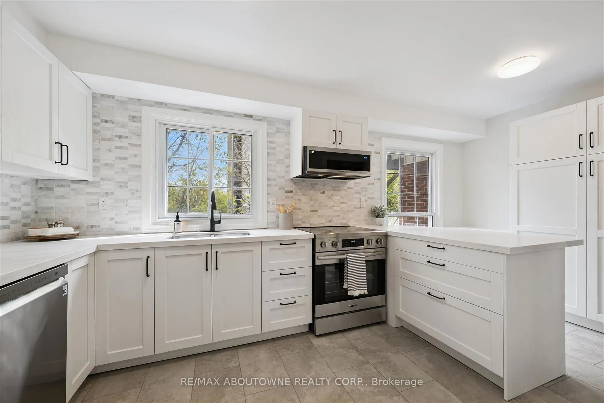 Photo 15 of Unit 41, 3041 Glencrest Road, Burlington, Roseland — HOMEH