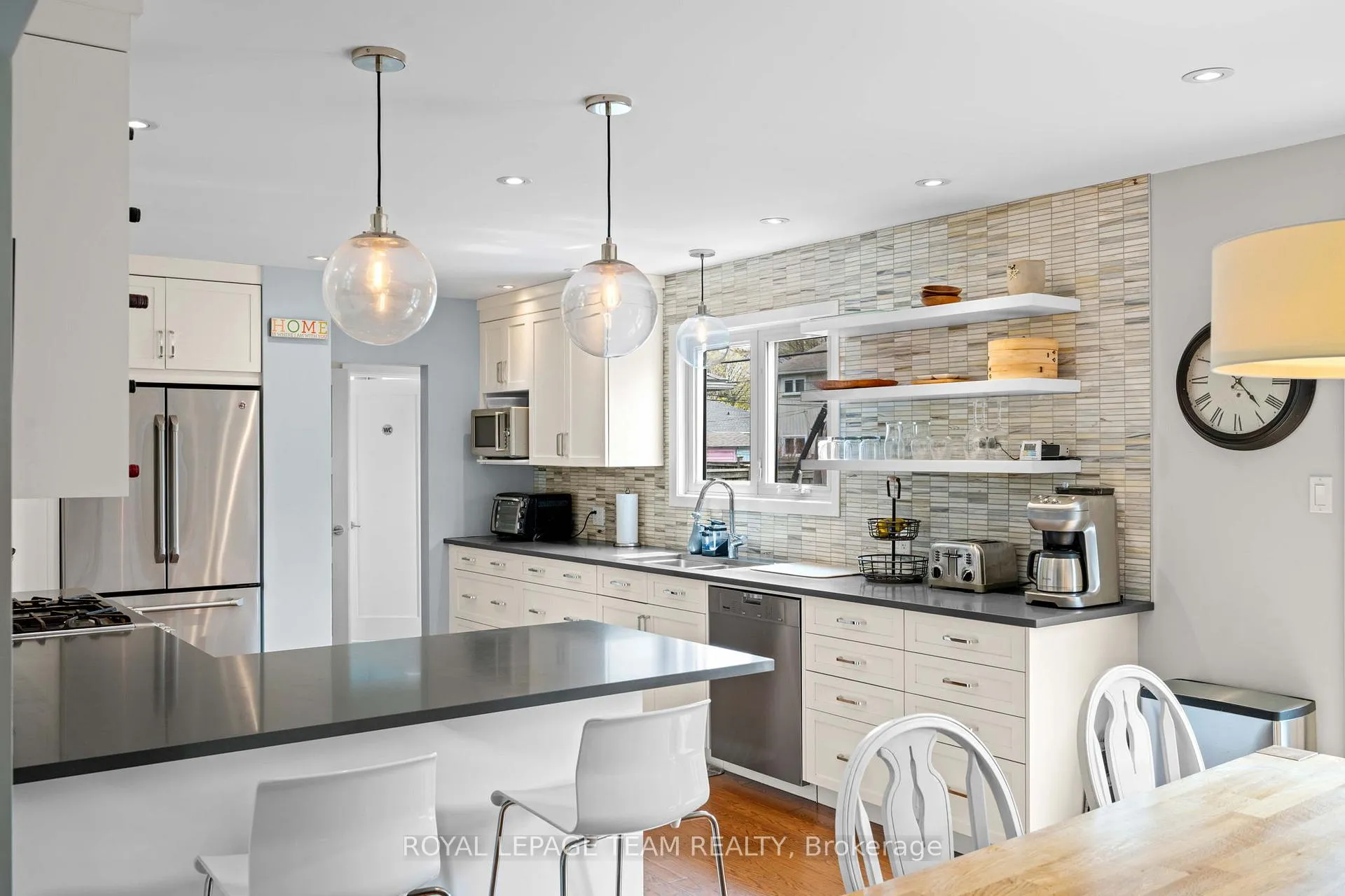 Photo 6 of 2064 Neepawa Avenue, Ottawa, Carlingwood — HOMEH