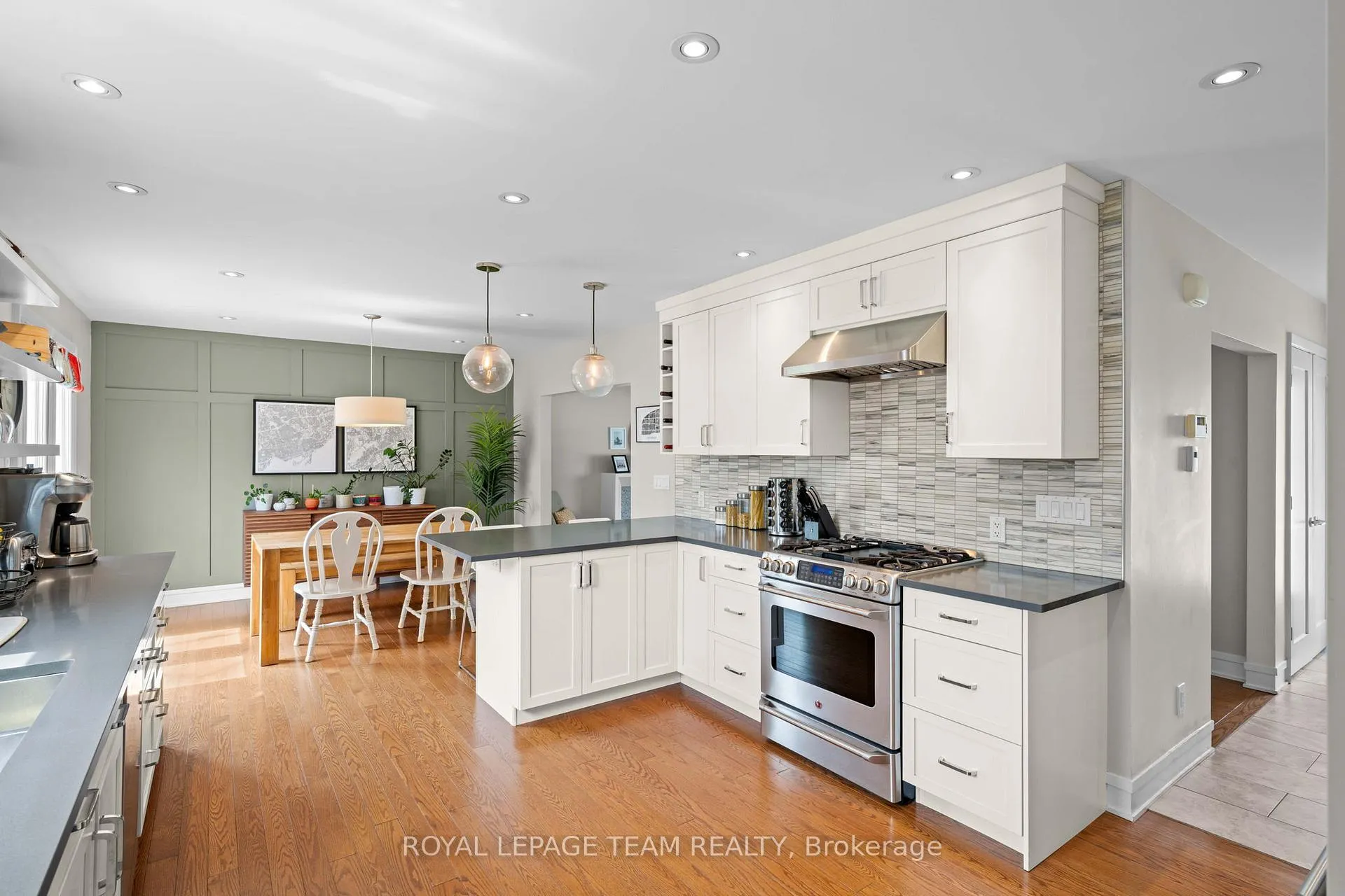 Photo 8 of 2064 Neepawa Avenue, Ottawa, Carlingwood — HOMEH