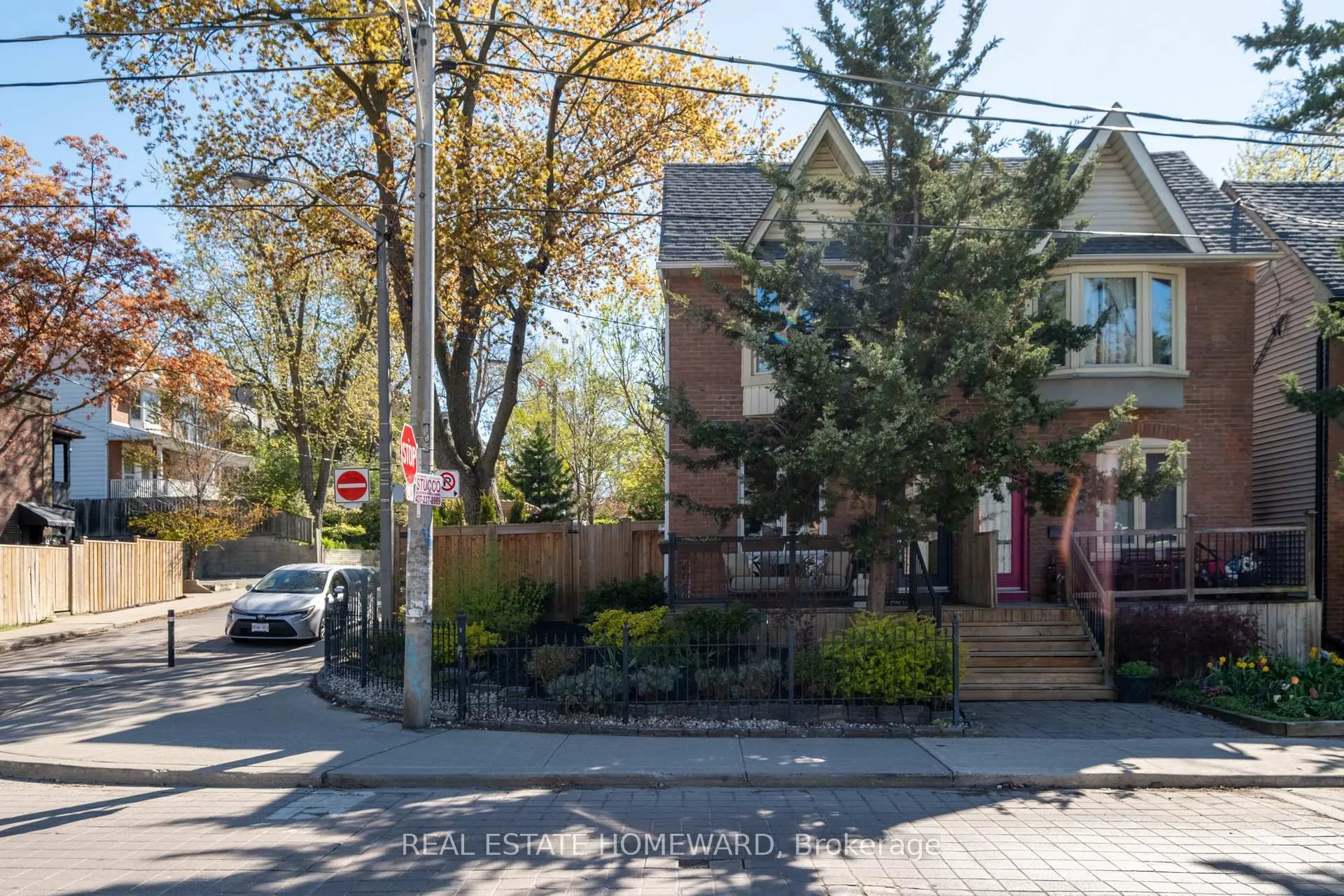 Photo 3 of 631 Logan Avenue, Toronto, North Riverdale — HOMEH