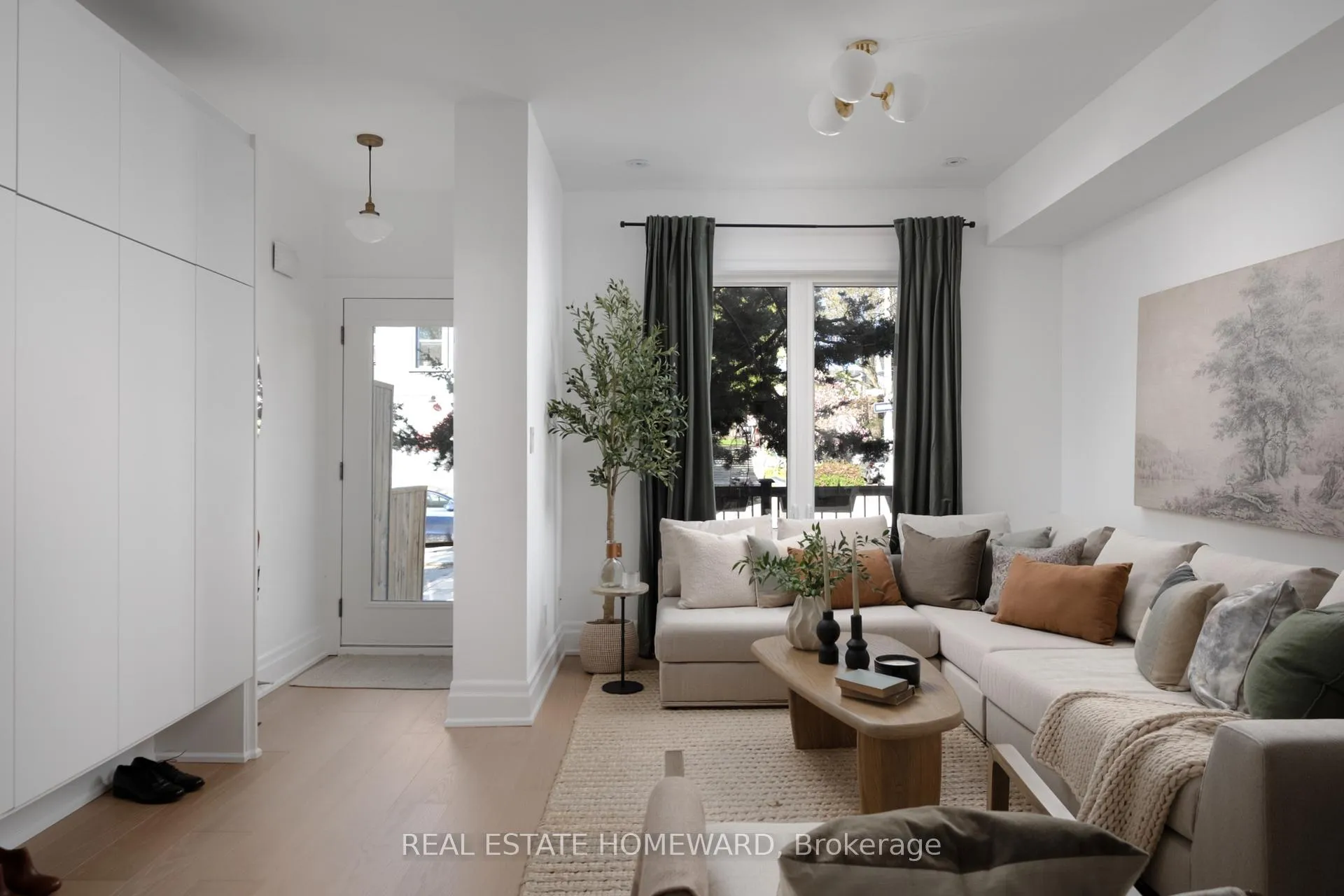 Photo 4 of 631 Logan Avenue, Toronto, North Riverdale — HOMEH