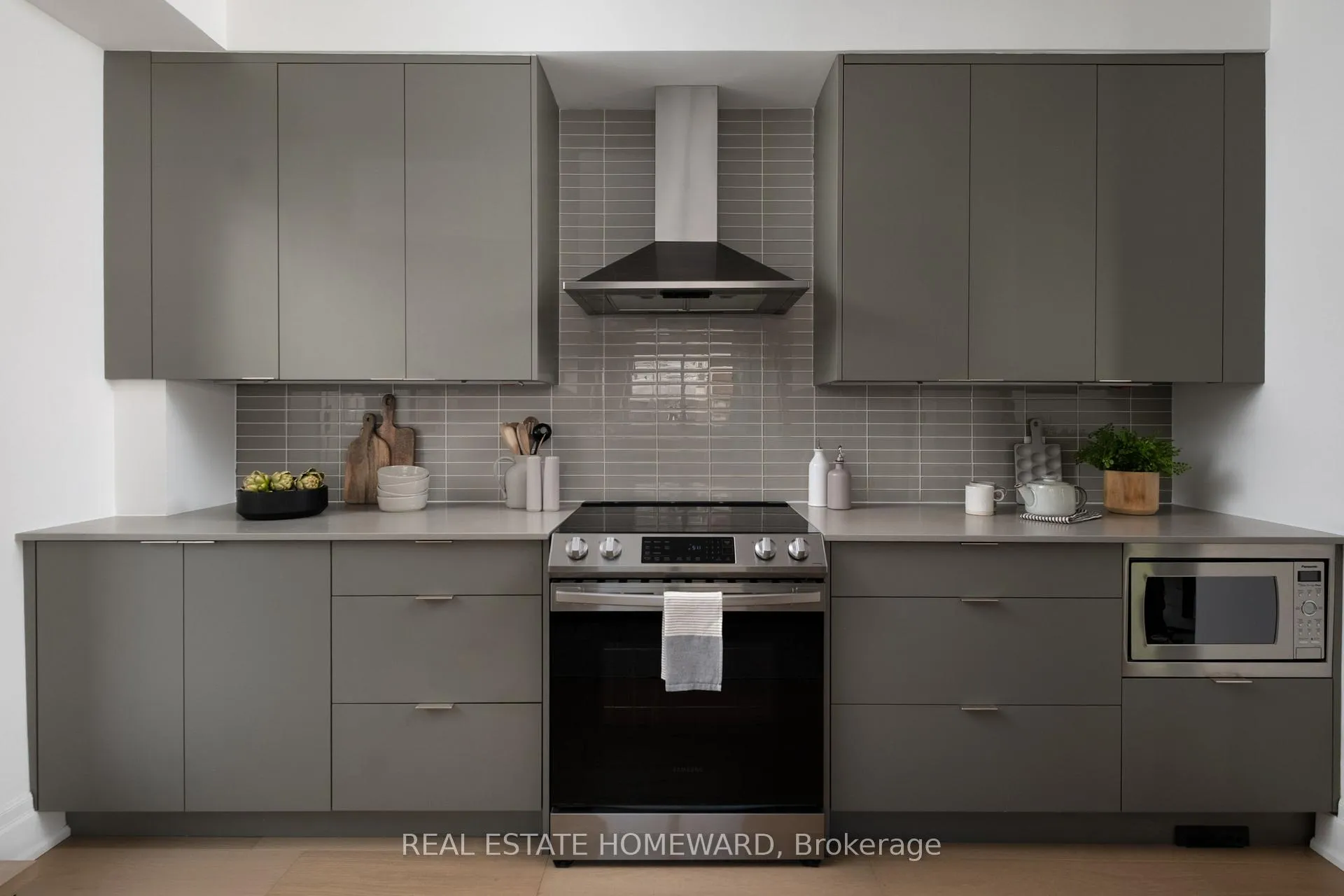 Photo 11 of 631 Logan Avenue, Toronto, North Riverdale — HOMEH