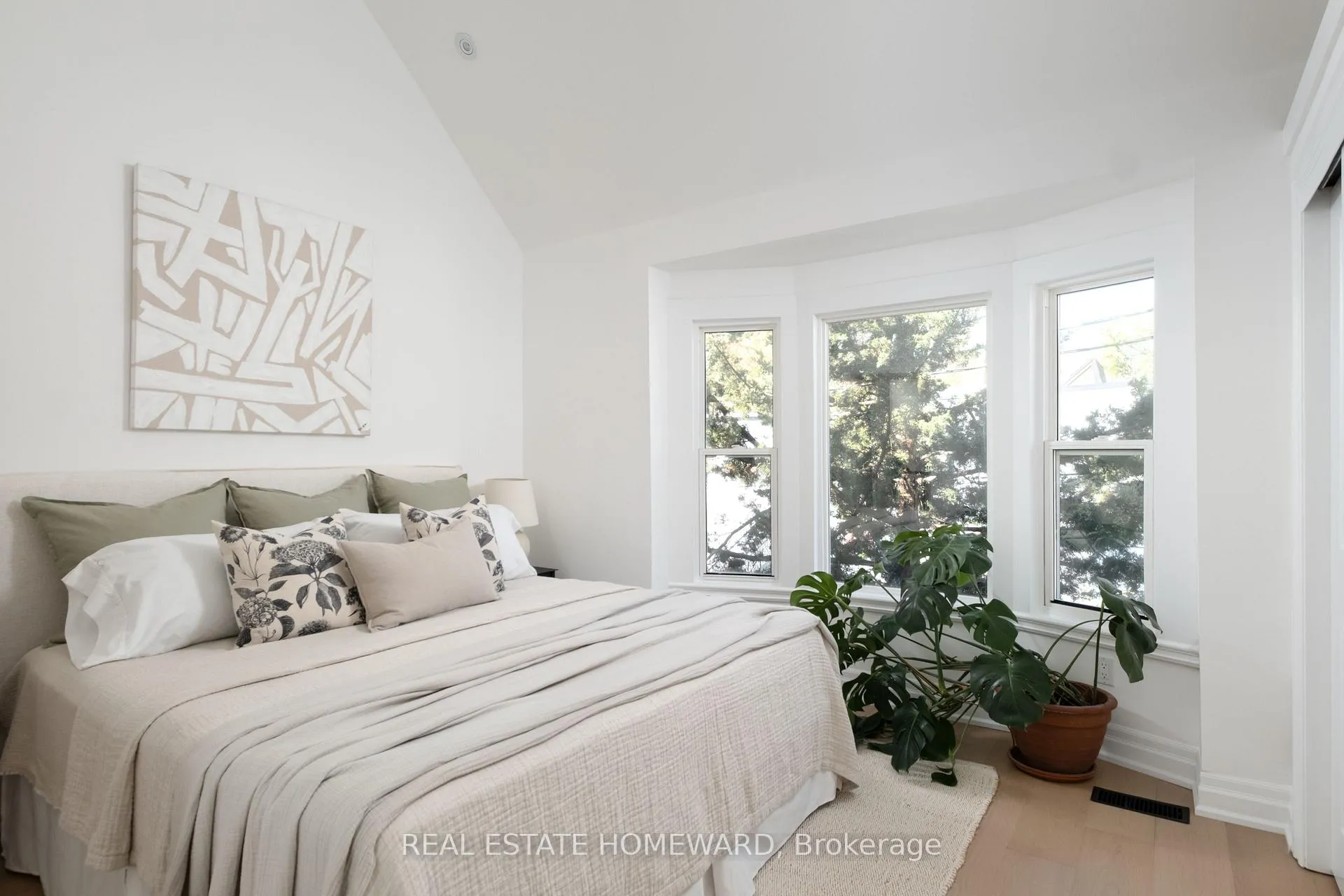 Photo 15 of 631 Logan Avenue, Toronto, North Riverdale — HOMEH
