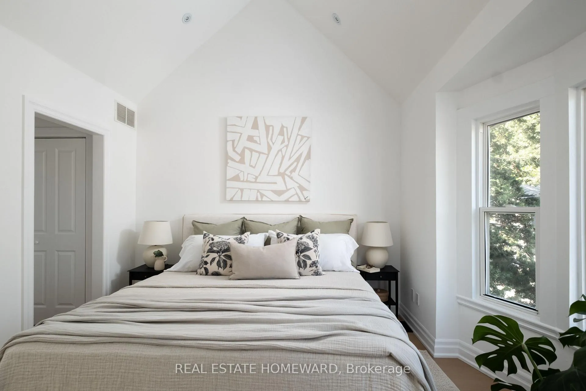 Photo 16 of 631 Logan Avenue, Toronto, North Riverdale — HOMEH