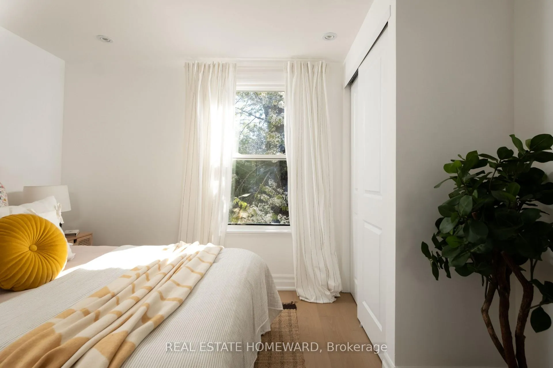 Photo 23 of 631 Logan Avenue, Toronto, North Riverdale — HOMEH
