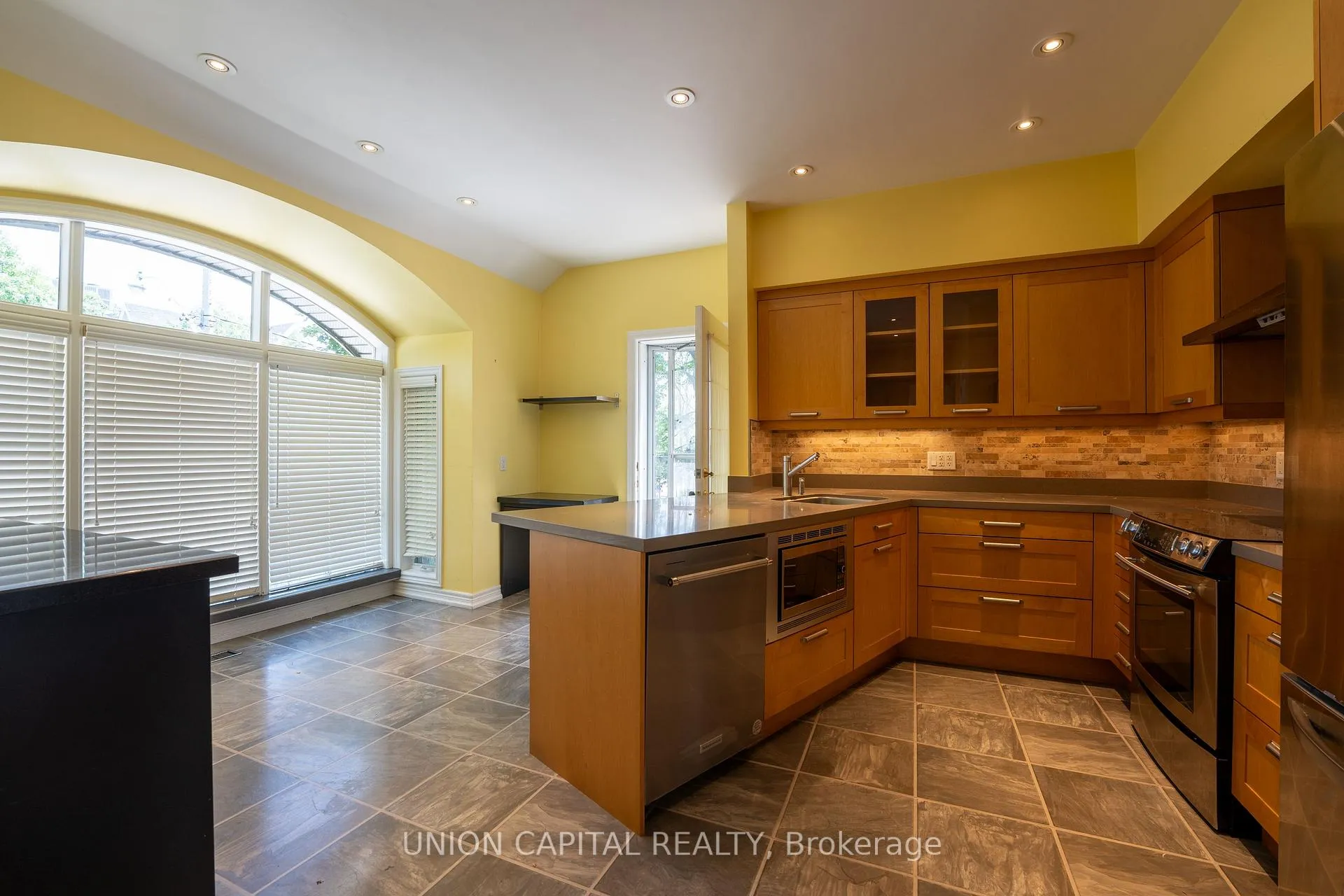 Photo 6 of Unit 1, 230 St. George Street, Toronto, The Annex — HOMEH