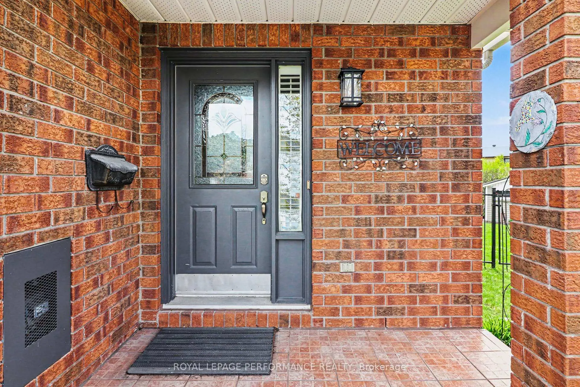 Photo 3 of 1702 Jobin Crescent, Ottawa, Carson Grove — HOMEH