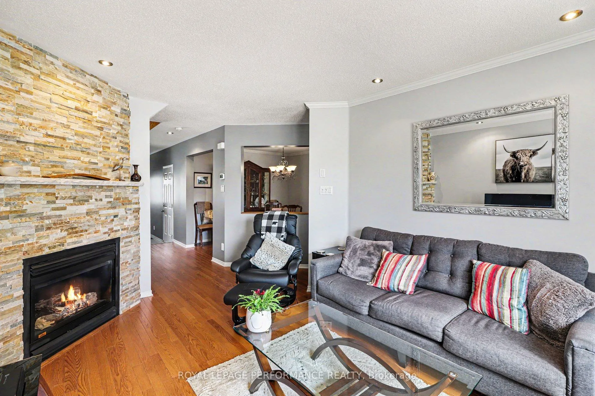 Photo 9 of 1702 Jobin Crescent, Ottawa, Carson Grove — HOMEH
