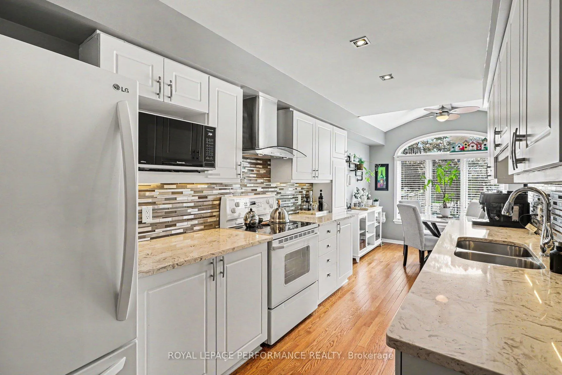 Photo 11 of 1702 Jobin Crescent, Ottawa, Carson Grove — HOMEH