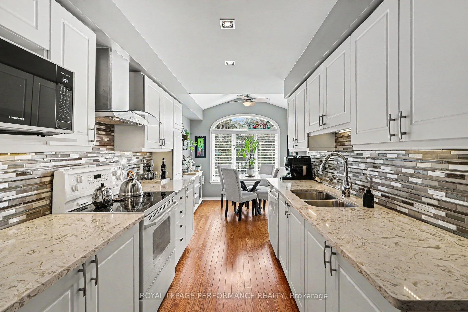 Photo 12 of 1702 Jobin Crescent, Ottawa, Carson Grove — HOMEH