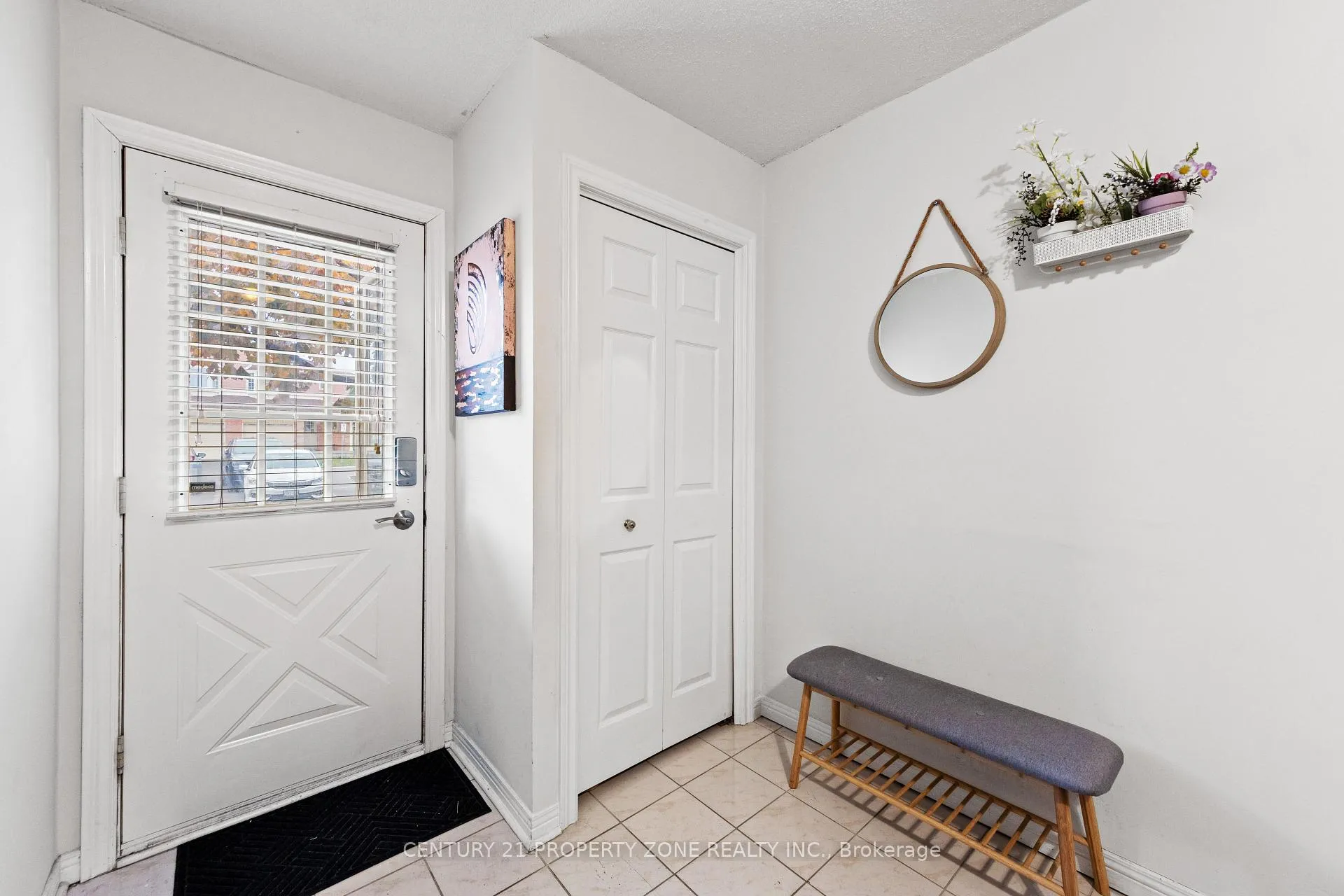 Photo 3 of Unit 2, 280 Limeridge Road E, Hamilton, Bruleville — HOMEH