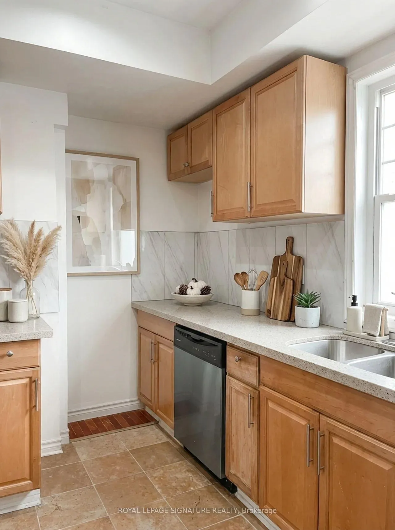 Photo 4 of Unit Main, 6 Trueman Street, Brampton, Queen Street Corridor — HOMEH