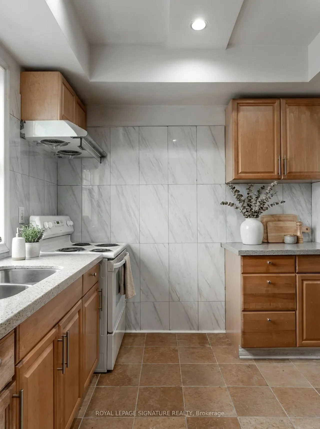 Photo 5 of Unit Main, 6 Trueman Street, Brampton, Queen Street Corridor — HOMEH
