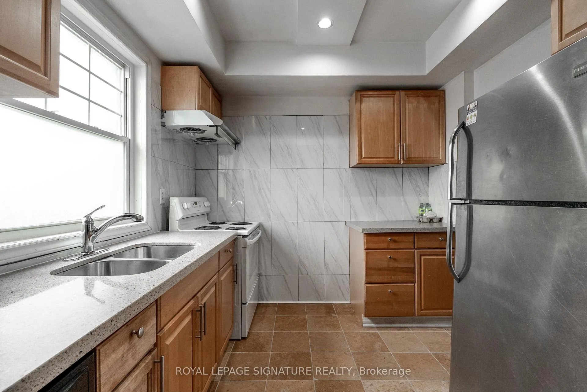 Photo 6 of Unit Main, 6 Trueman Street, Brampton, Queen Street Corridor — HOMEH