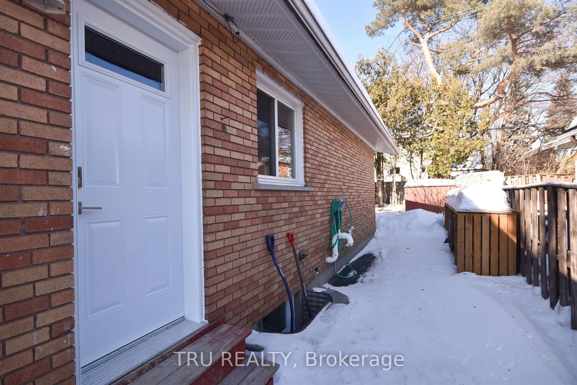 Photo 2 of Unit B, 1259 Maitland Avenue, Ottawa, Copeland Park — HOMEH