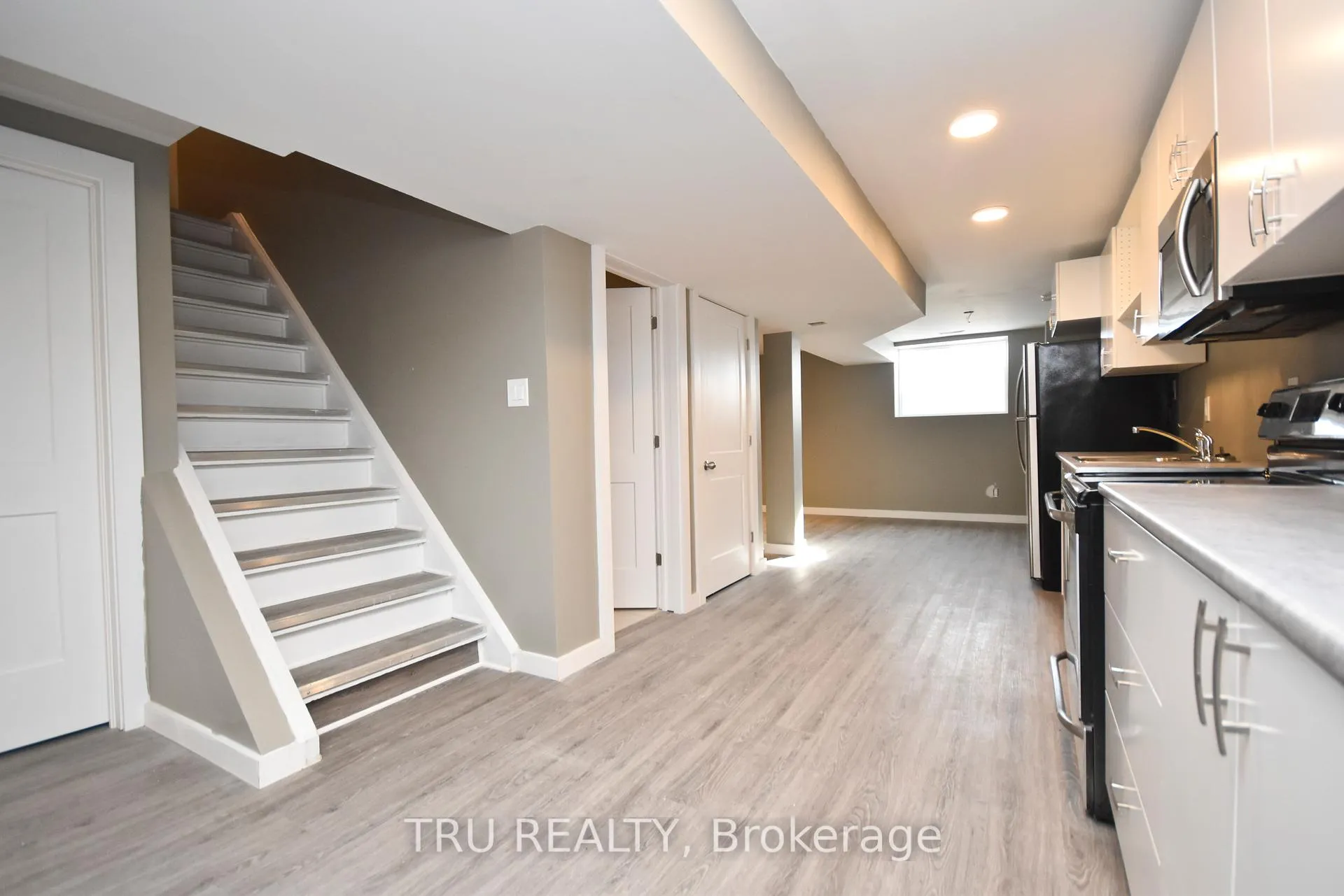 Photo 3 of Unit B, 1259 Maitland Avenue, Ottawa, Copeland Park — HOMEH