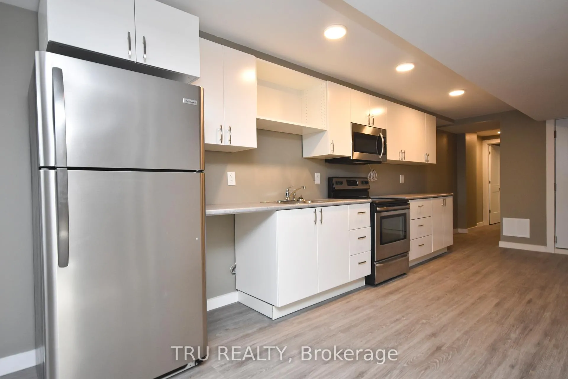 Photo 4 of Unit B, 1259 Maitland Avenue, Ottawa, Copeland Park — HOMEH