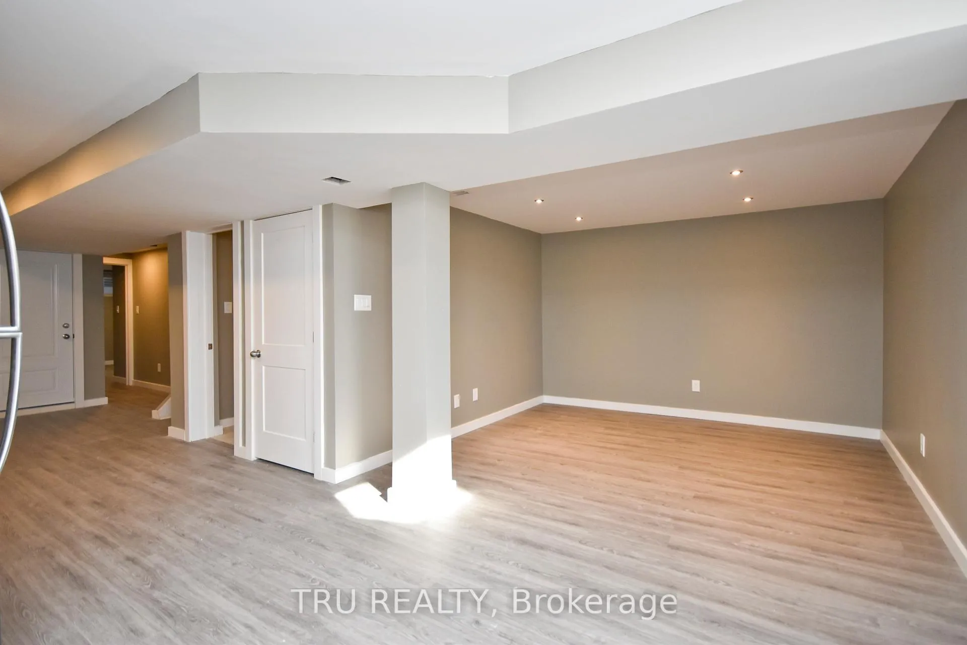 Photo 6 of Unit B, 1259 Maitland Avenue, Ottawa, Copeland Park — HOMEH