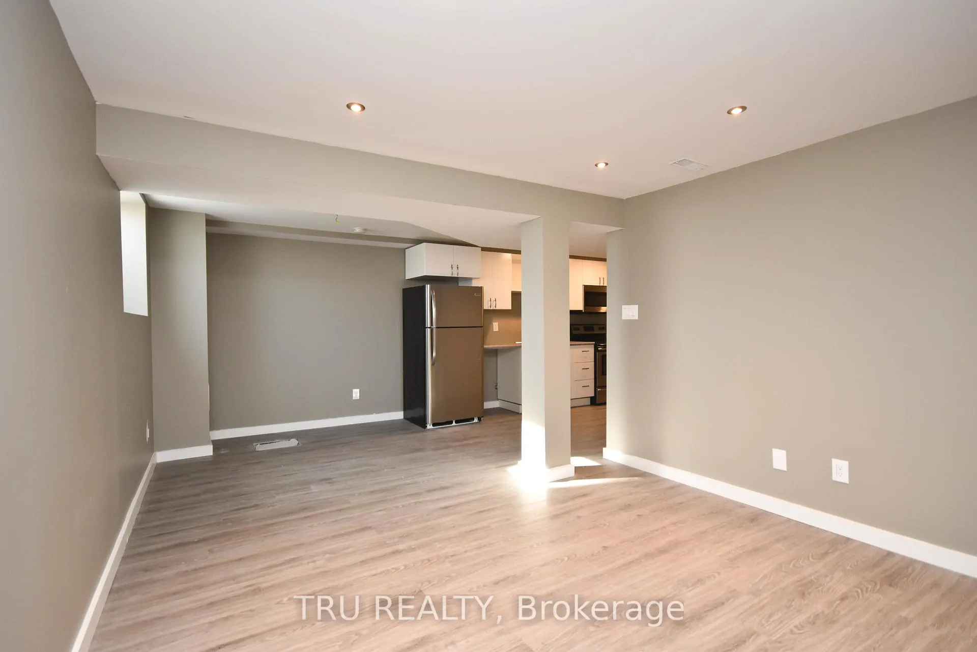 Photo 7 of Unit B, 1259 Maitland Avenue, Ottawa, Copeland Park — HOMEH