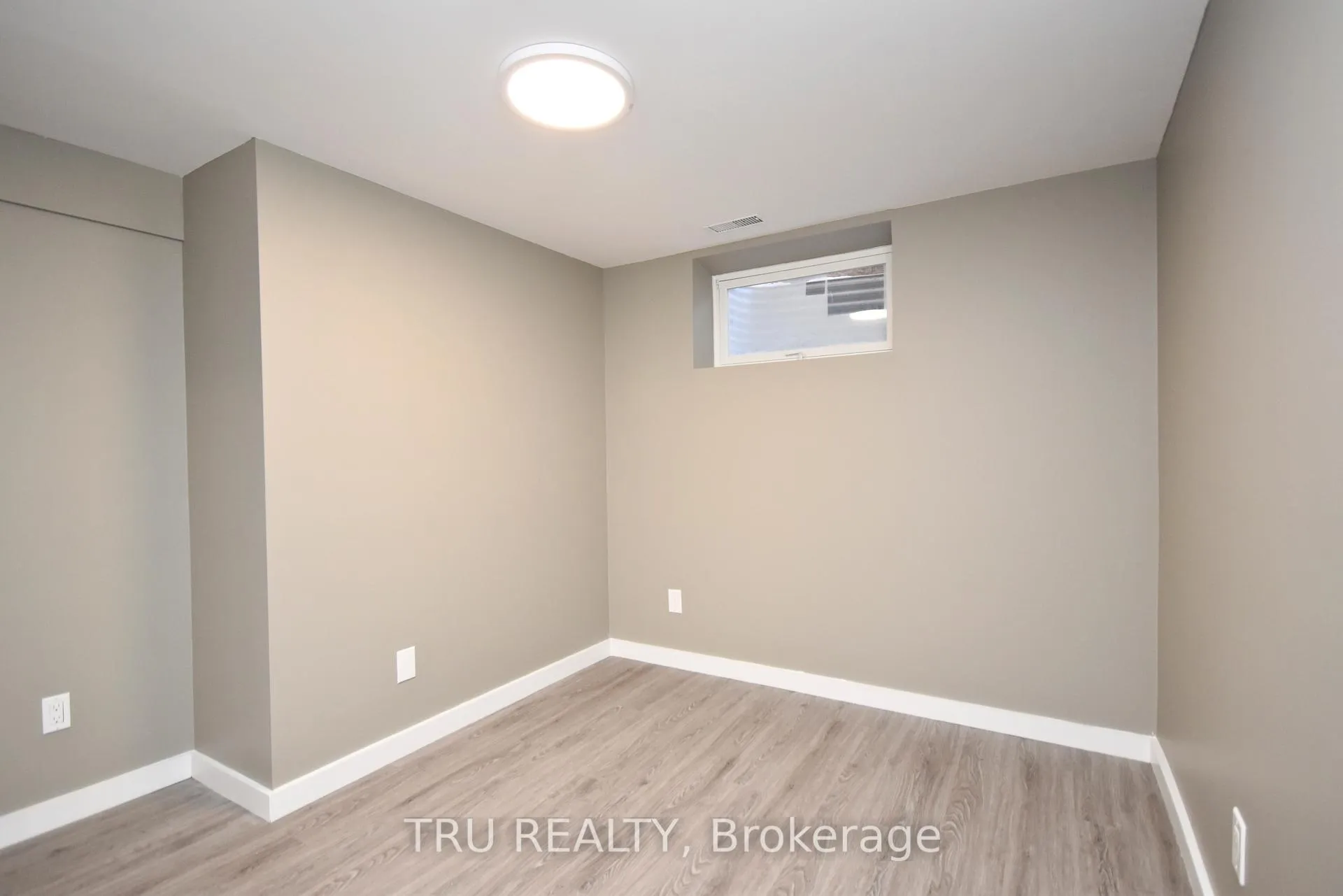 Photo 8 of Unit B, 1259 Maitland Avenue, Ottawa, Copeland Park — HOMEH