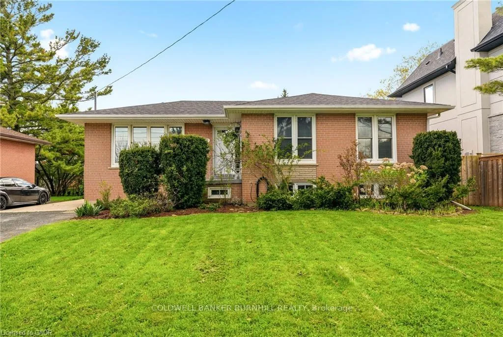 Photo 2 of 452 Third Line, Oakville, West — HOMEH