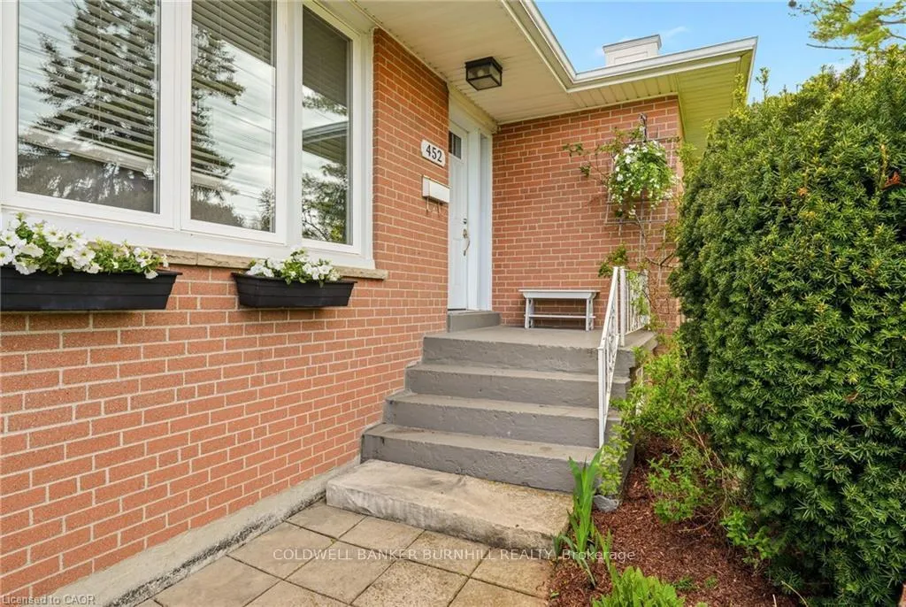 Photo 4 of 452 Third Line, Oakville, West — HOMEH